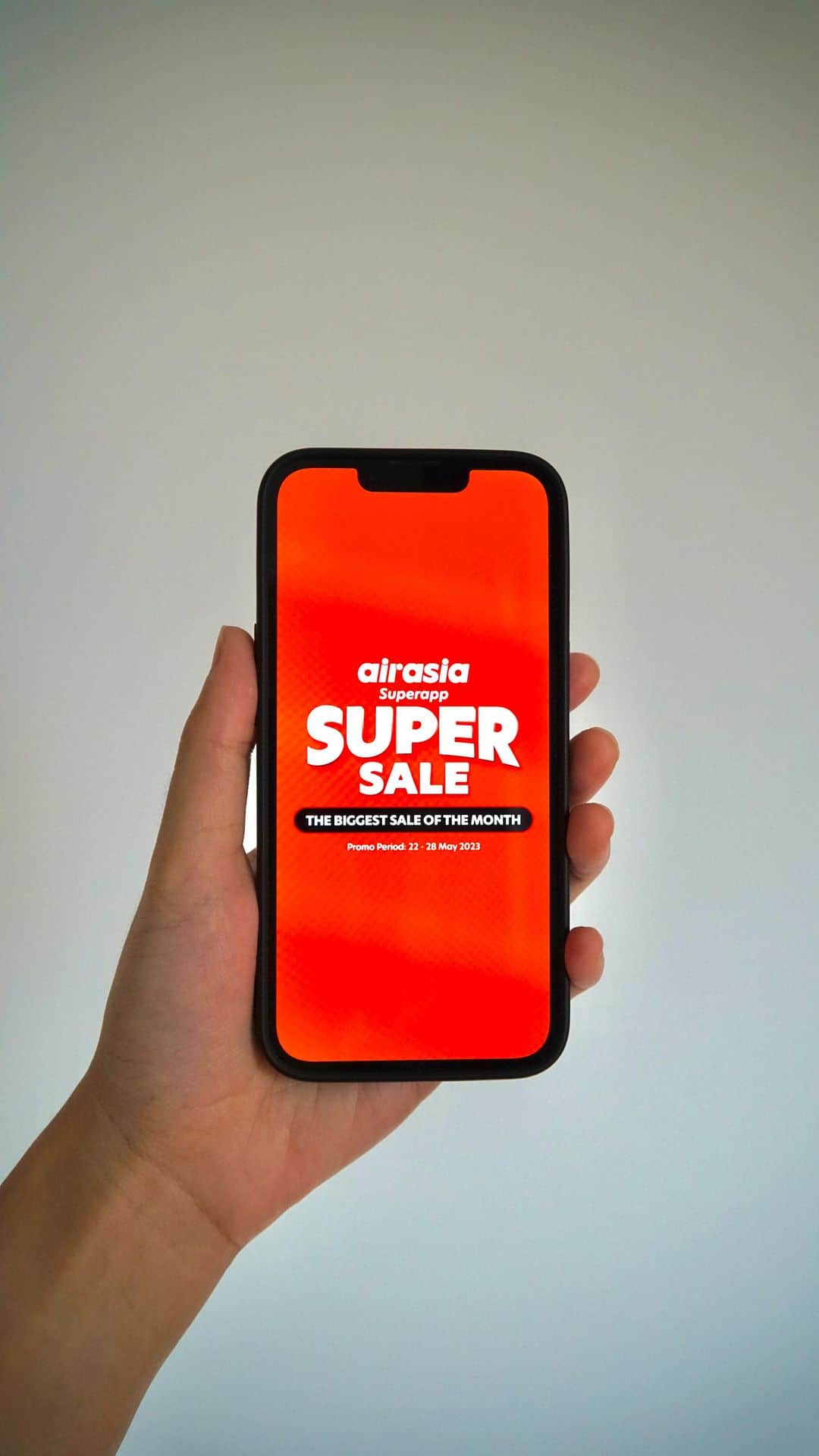 エアアジアのインスタグラム：「📣 Calling all members! Here’s your early access to the BIGGEST SALE of the MONTH! Follow us for more exclusive deals this SUPER SALE! 💯✨  #airasiasuperapp #biggestsale #airasiasuperappsupersale」