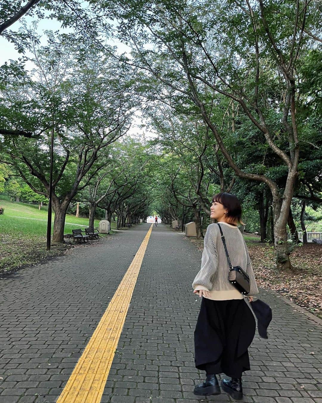 早希さんのインスタグラム写真 - (早希Instagram)「友達と、 とにかく歩いてお話ししました🏃‍♀️ 最近は屋内で作業しがちなのですんばらしい息抜きでした  このパンツお気に入り🫶」5月21日 16時49分 - saki_ikas428