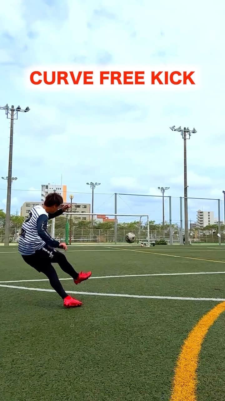koheiのインスタグラム：「誰かフリーキックの蹴り方教えて🙋‍♂️ someone teach me how to kick a free kick⚽️ #soccer #football #skills #サッカー」