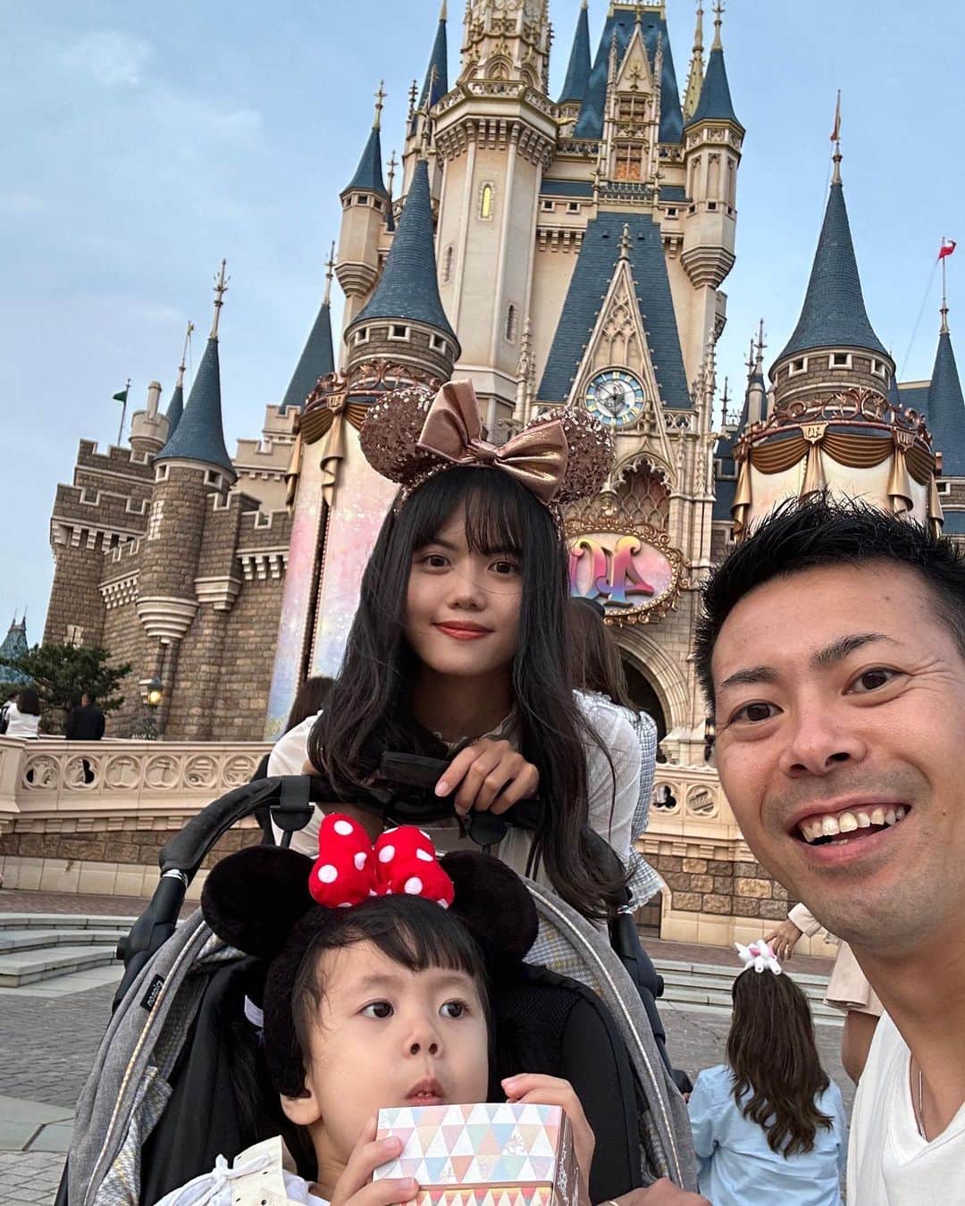 アキラ・コンチネンタル・フィーバーのインスタグラム：「TOKYO DISNEY LAND #tdl  #東京ディズニーランド」