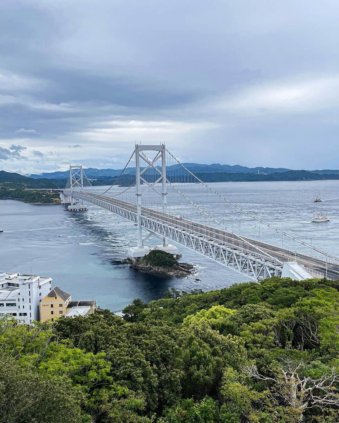 日野礼香さんのインスタグラム写真 - (日野礼香Instagram)「鳴門🍥 初徳島旅🛫 鳴門金時が美味し過ぎた🤤  #tokushima #naruto #japan #japantravel #japantrip #tokushima_photo #travelstagram #trip #travel #徳島旅行 #徳島 #鳴門 #鳴門海峡 #国内旅行 #旅スタグラム #旅行好き #旅好き女子 #タビジョ #日本旅行 #鳴門の渦潮 #スカートで旅するchieru」5月21日 17時15分 - reicheru219