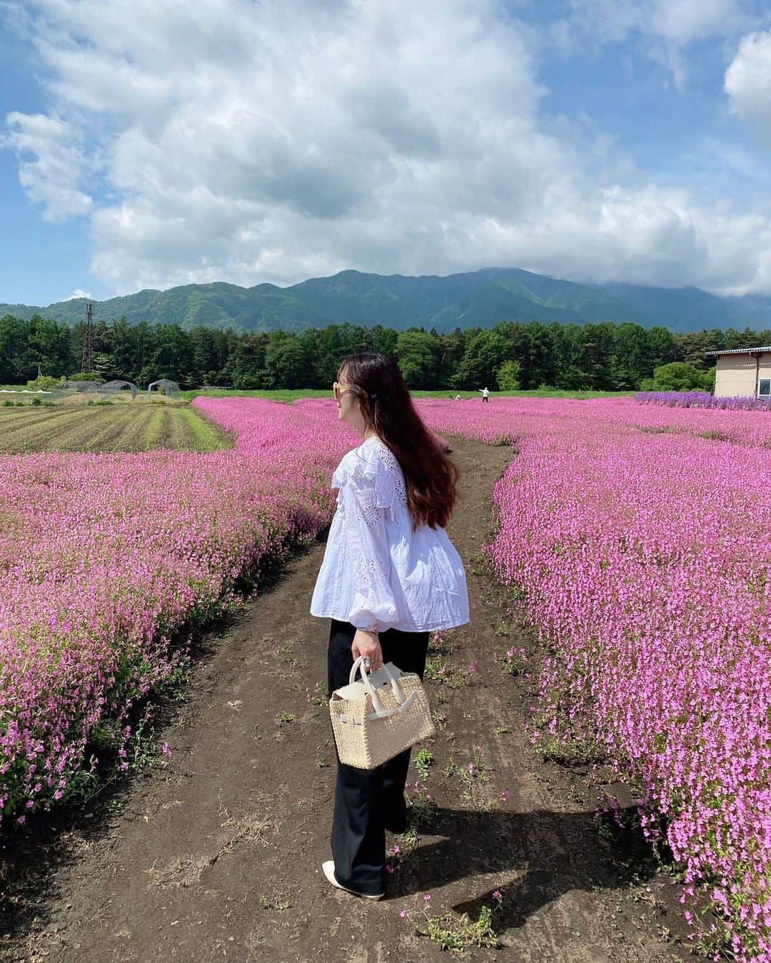 manamisotayutaさんのインスタグラム写真 - (manamisotayutaInstagram)「おでかけ🌸  ちょうど満開でキレイだった♡  pic3 次男と身長ほぼ同じ… 急におっきくなったなぁ‼︎    #花畑#お出かけ #休日コーデ #休日の過ごし方  #親子コーデ #おやこーで #ママコーデ#アラフォーコーデ #ユニクロコーデ#タックワイドパンツ #ザラ」5月21日 17時15分 - manamisotayuta