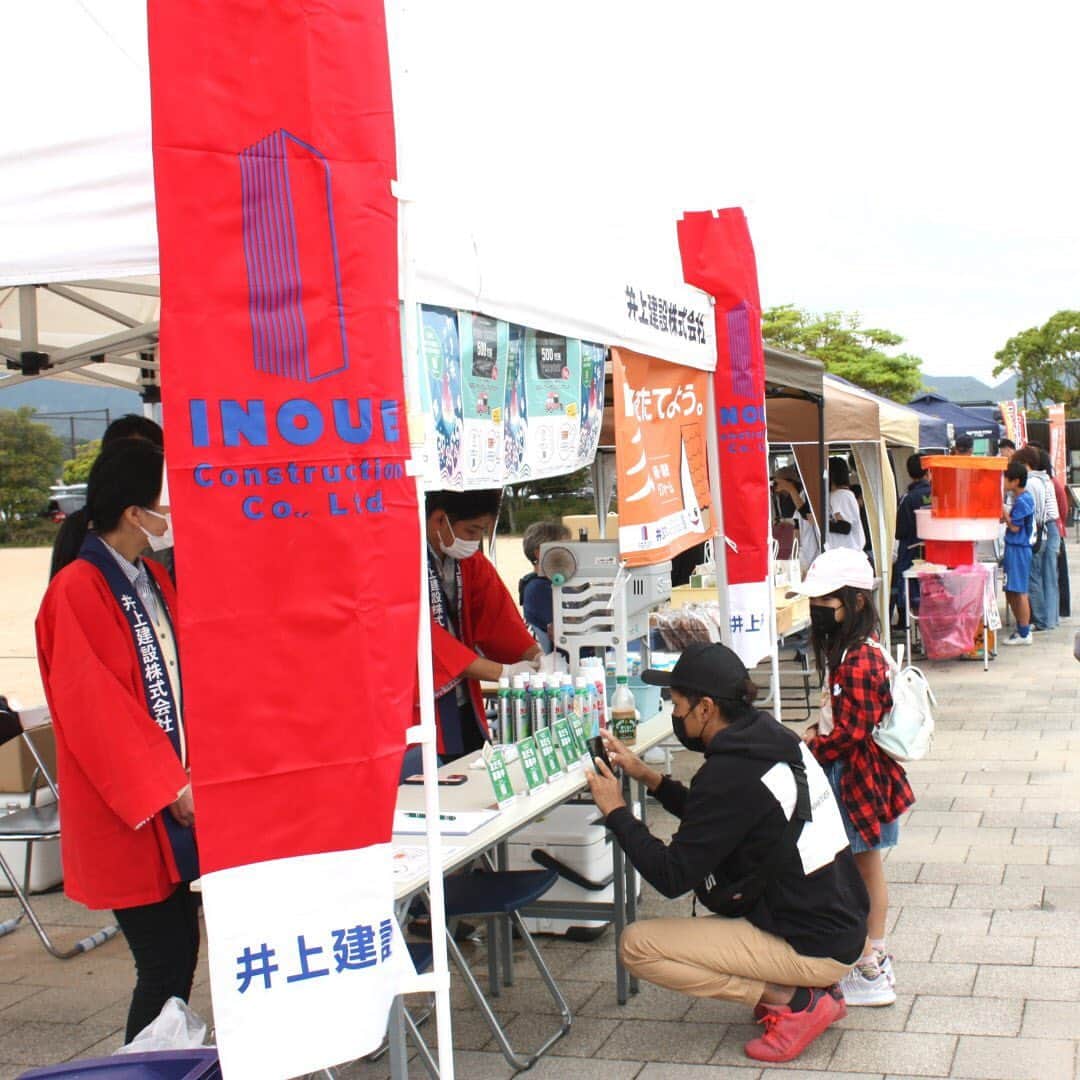 井上建設株式会社（下関）のインスタグラム：「御礼申し上げます！「crocco×井上建設杯」  昨日は選手の皆さん、たいへんお疲れ様でした。天然芝、人工芝ともに素晴らしいグラウンドでプレーできて本当に良かったですね！  また主催者、関係者の皆様、父兄の皆様、たいへんお世話になりました。 皆様のお一人おひとりのご尽力で、素晴らしいイベントが成立していると感動しました！  この度のご縁に感謝します。今後ともよろしくお願い致します。　　　　　　　　　　　　　井上建設株式会社　  @fc_suerte2022   @kyawayuimai  @shinshimonoseki_aushop @anneshirleykiyosueten  @anneshirleyichinomiyaten  @aladomo_and_burger   @beachman_ayaragi  @king_cafe777  @myle.my_le  @driveat.official  @manmaru_mukoujima  @otama_to_pero  @shikashi_wagashi  @20twenty__official  @cafebarruheplatz  @connect_saucemeister  @fukuchan_toyota  @reste_palette  @picnicland1234  @drink_wagon  @tsunoshima_ozburger  @aloha_na_kitchen  @kajikajipagaji  @stiko19.24  @nawata_minato  @dorei_mukuno   @kohaku225  @tsu.na.ga.ri  @coeur.a.coeur_smnsk  @femmeealavie  @vivari_houmon.shinkyu   #下関イベント  #井上建設下関 #fcsuerte #crocco仲間大集合 #monobank #焼肉やすもり #anneshirly  #有限会社翔建設 #スマイルオイル #tsutinokodesign  #佐藤医院 #植田司法書士事務所 #ほけんのアシスト  #ナミノリ #株式会社プランテラス #hairlabaluster  #株式会社伸興 #松本精肉店 #星栄工業  #田中工業株式会社 #aladomo #レンタル山﨑  #auショップコスパ新下関 #ほっぷ下関  #セブンイレブン下関長府前八幡町店」
