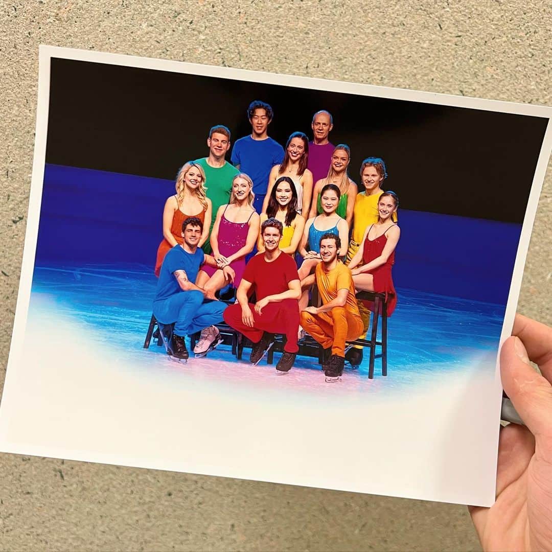 ジェイソン・ブラウンのインスタグラム：「Stars On Ice USA Class of 2023! 📸 スターズオンアイスアメリカキャスト！@starsonice ❤️🧡💛💚💙💜  #starsonice #soi2023 #skating #figureskating #tour #iceshow #show」