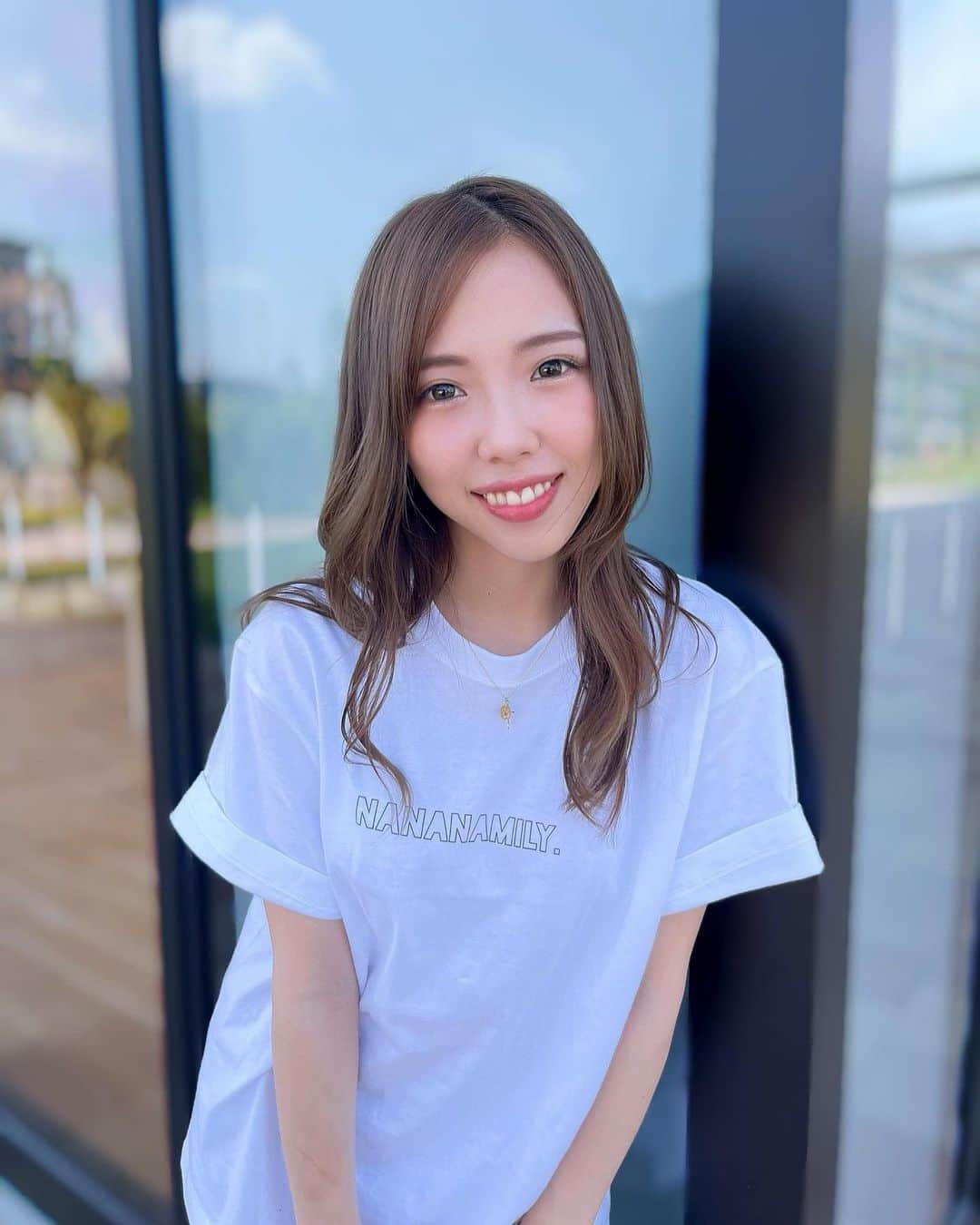 菜々のインスタグラム：「New goods販売開始🙈🤍  ◎EW×菜々/T-shirt  @eastwoodswear   シンプルデザインですがカラーも 3色展開で豊富です♪ Mサイズ着用。 柔らかくてめっちゃ着心地が良かったです。  着用写真投稿する前から購入して下さった方 ありがとうございました（^人^）  よろしくお願いします✨  販売期間 2023/05/20 20:00 〜 2023/06/03 23:59  受注生産になりますので、販売期間終了後 7〜14営業日(土日祝を除く)ほどでお客様への発送が完了致します。  ☆現金払いの方は2日間入金が無いと自動キャンセルになってしまうので入金漏れが無いようご注意下さい。 ☆一度購入したらキャンセルや住所変更 サイズ変更が出来ないので、必ず間違えがないように購入お願い致します。 ☆お客様の商品等のお問い合わせ等はサイトのお問い合わせの欄からお願い致します。 ★販売期間を過ぎてしまうと再度、購入が出来なくなるので販売期間内で必ず入金して頂くようにお願いします。(販売期間の延長不可)」