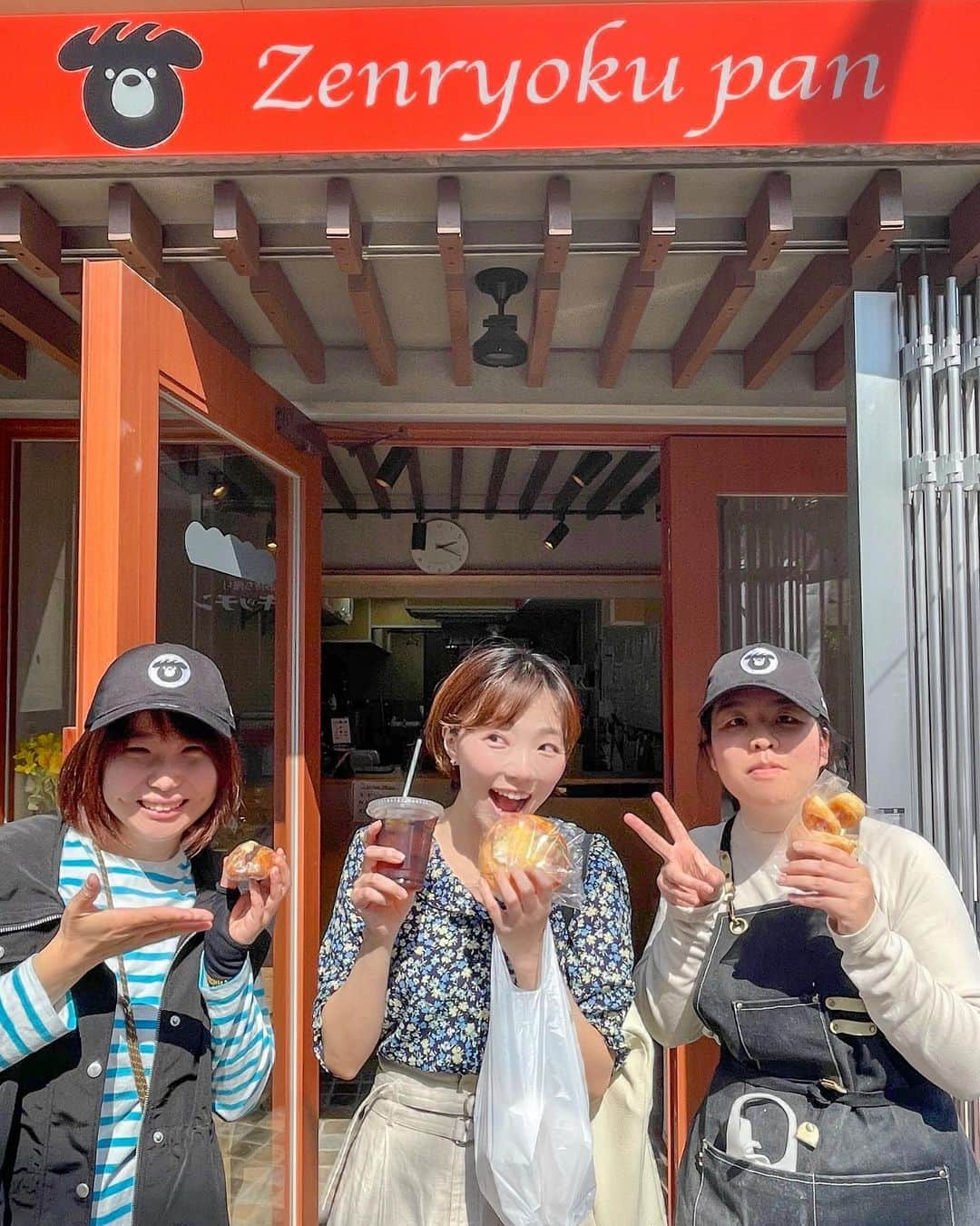 雨宮萌果のインスタグラム：「🍞🥖🥐  番組制作をしながら 全力でパン屋をする「全力パン」さん。 @zenryoku_pan   今月オープンしたばかりなのに  開店してすぐに売り切れてしまう 超人気店です。  番組作りながら、なんでこんなに 美味しいパンができるの！？って 思わずニヤって笑ってしまうほど  味に深みがあって 噛めば噛むほど、パワーみなぎる 美味しさです。  普段は、デリバリー中心で販売。  差し入れとか 軽食のロケ弁にベストかも🤔！  全力で美味しいから ぜひぜひ食べて頂きたいー‼︎  #全力パン #パン屋 #全力カンパニー  #ウワサのお客さま #bread #ベーコンエピ  #あんバター」