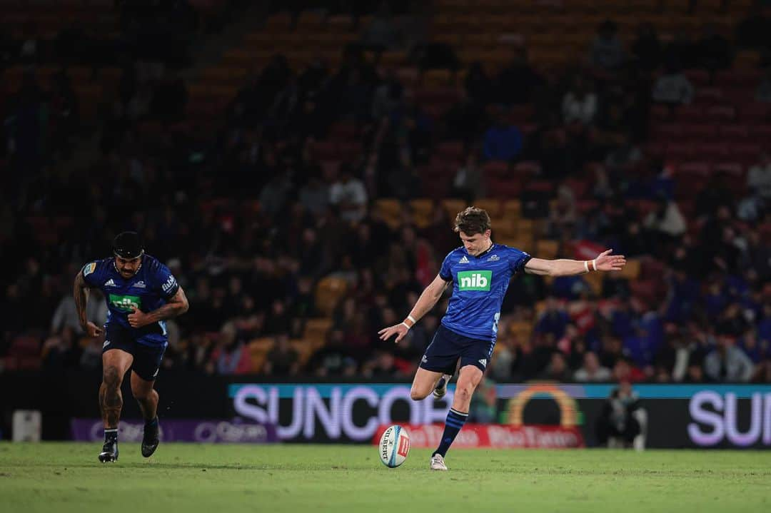 ボーデン・バリットのインスタグラム：「Good team W in Brisbane. @bluesrugbyteam」