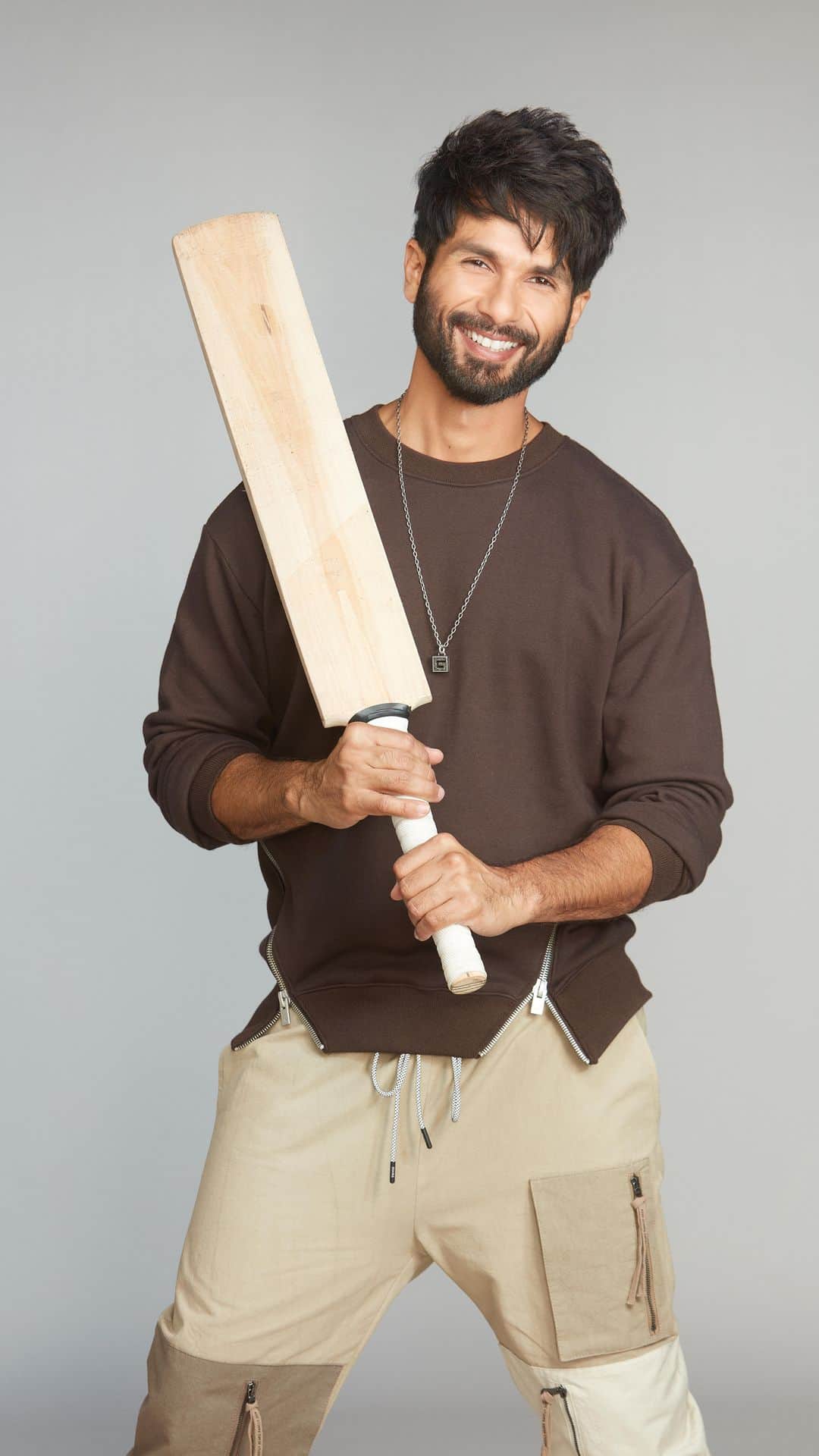 シャーヒド・カプールのインスタグラム：「Is T20 season Khiladi.com par hain crazy rewards & offers. So? Download the app now! >> bit.ly/ShahidKhiladi」
