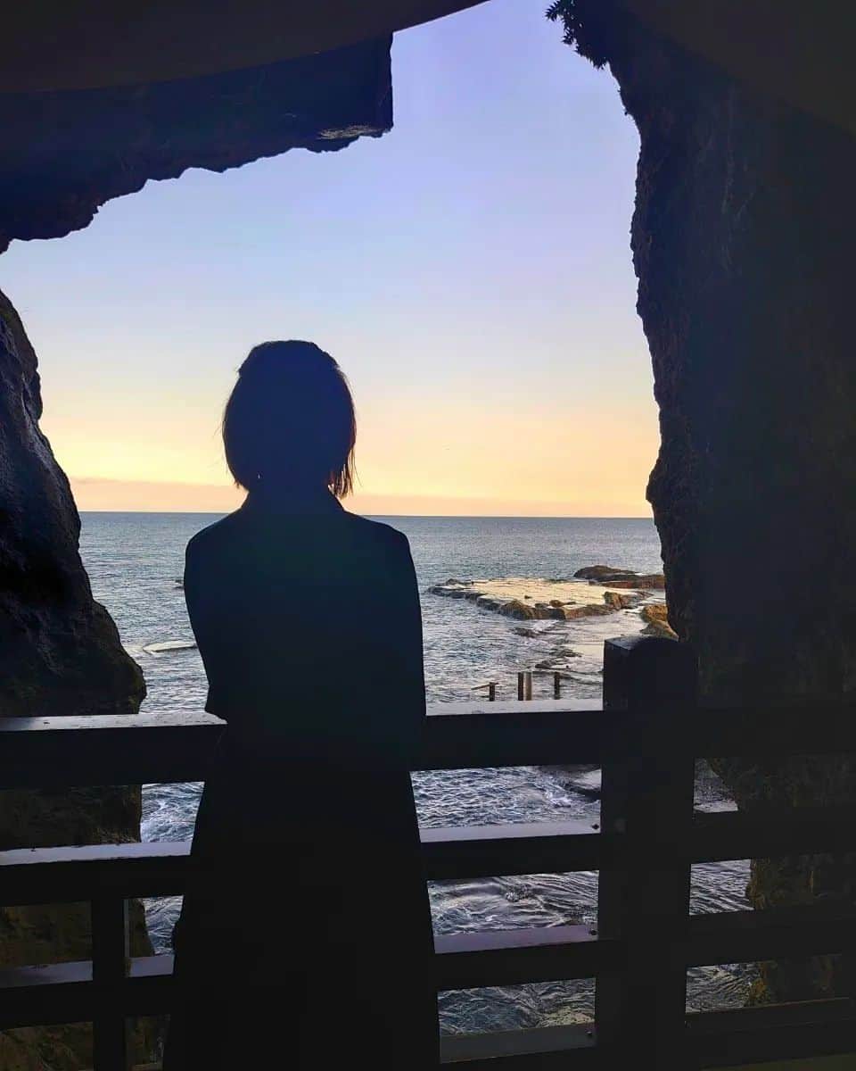 のインスタグラム：「“今”起こって変わっていくことを⁡ ⁡ただ感じていた夕暮れ。⁡ ⁡⁡ 理想や目標にもっともっと近づきたくて⁡ ⁡あれもこれもやりたくて⁡ ⁡色んな糸が絡まっているとき⁡ ⁡“今”を楽しむことを忘れてしまうときがある。⁡ ⁡⁡ 未来も過去も今も全部大切。⁡ ⁡バランス、バランス。⁡ ⁡⁡ ⁡#夕暮れ⁡ ⁡#サンセット⁡」