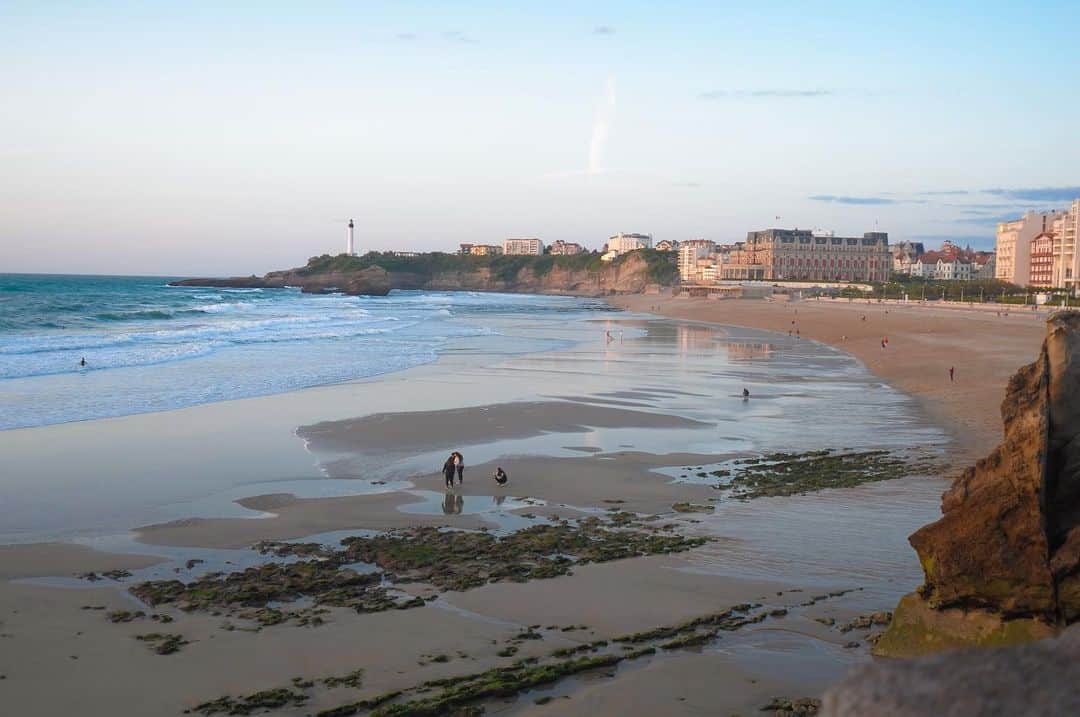 フローラン・ダバディーさんのインスタグラム写真 - (フローラン・ダバディーInstagram)「Basque Country, land of surfers 🏄 バスク地方サーフ王国 🌊 #biarritzsurf #mundakasurf #leicax2」5月21日 17時34分 - florent_dabadie