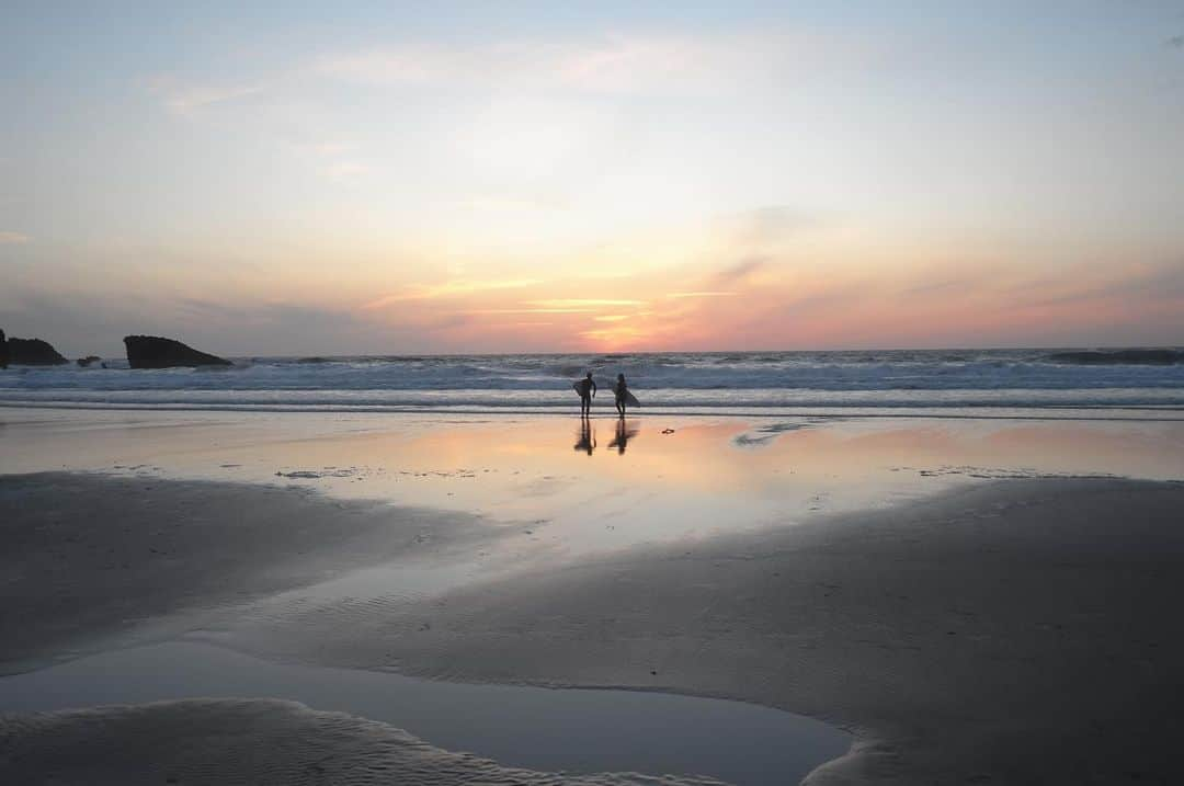 フローラン・ダバディーさんのインスタグラム写真 - (フローラン・ダバディーInstagram)「Basque Country, land of surfers 🏄 バスク地方サーフ王国 🌊 #biarritzsurf #mundakasurf #leicax2」5月21日 17時34分 - florent_dabadie