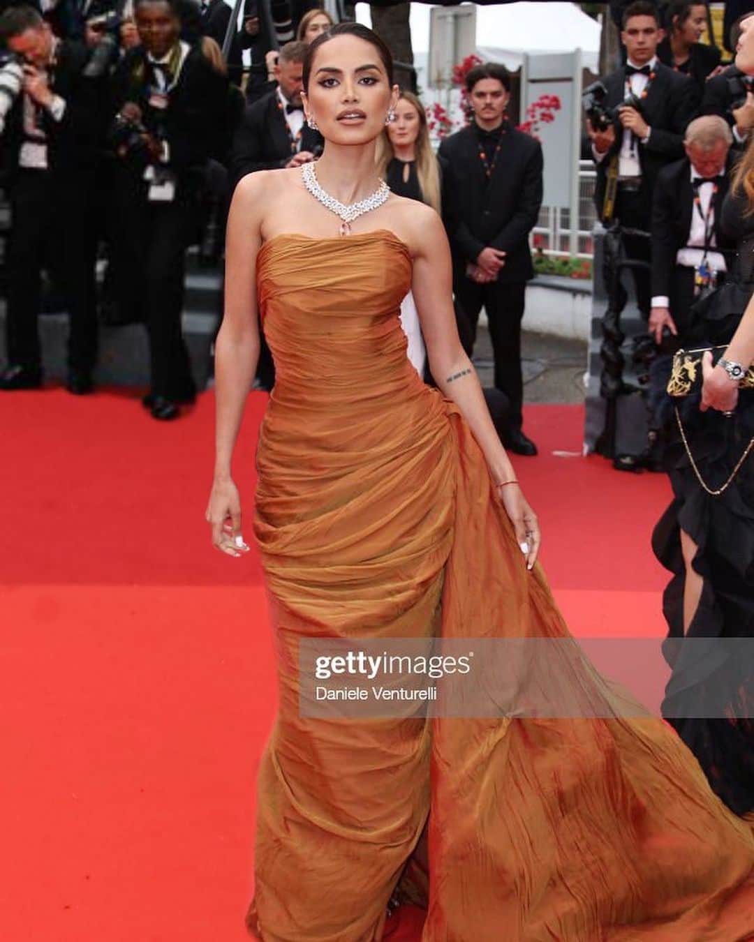 Diipa Büller-Khoslaさんのインスタグラム写真 - (Diipa Büller-KhoslaInstagram)「AND JUST LIKE THAT, CANNES WE ARE BACK 🥰  Tapping into my inner देवी channeling the essence of Goddess Laxmi for my first #cannesfilmfestival red carpet with these divine @pasqualebruni 60ct diamonds selected by @eugeniabruni from her “Goddess Garden” inspired by India and a gorgeously draped gown by @marmarhalim.  My insane team:  Red Carpet with @brut.india  Dress @marmarhalim & Shoes @jimmychoo Jewellery @pasqualebruni Styled @tanghavri Make-up: @tina_derkse using @lakmeindia Hair @franckprovostparis  Photography @natashagillett.art @the_frntal_pr」5月21日 17時47分 - diipakhosla