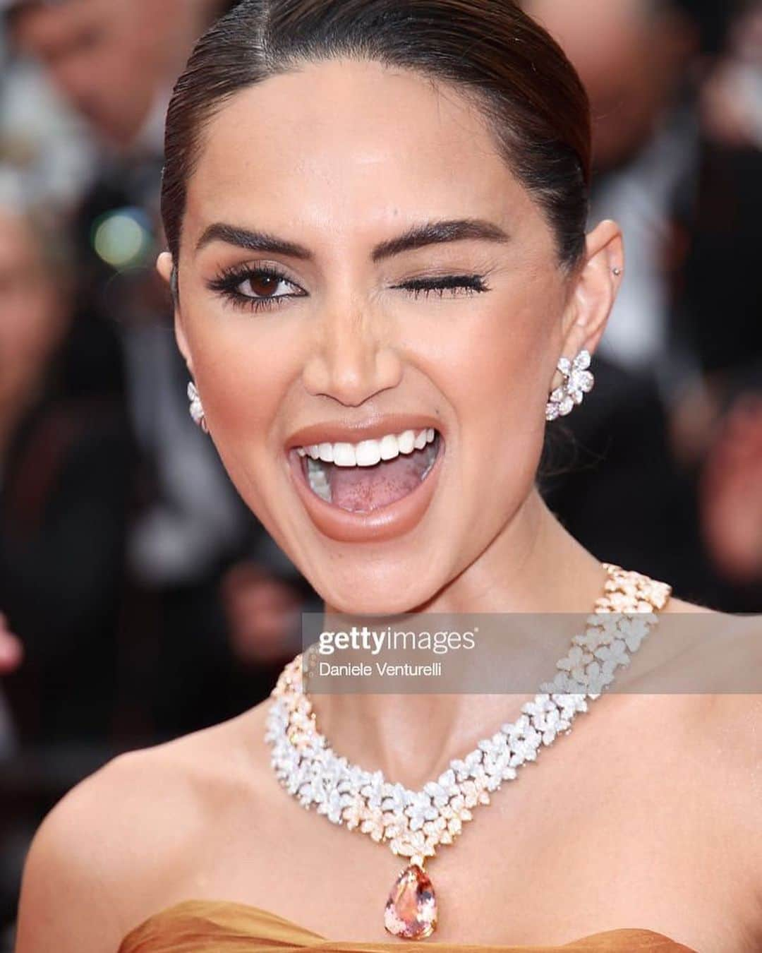 Diipa Büller-Khoslaさんのインスタグラム写真 - (Diipa Büller-KhoslaInstagram)「AND JUST LIKE THAT, CANNES WE ARE BACK 🥰  Tapping into my inner देवी channeling the essence of Goddess Laxmi for my first #cannesfilmfestival red carpet with these divine @pasqualebruni 60ct diamonds selected by @eugeniabruni from her “Goddess Garden” inspired by India and a gorgeously draped gown by @marmarhalim.  My insane team:  Red Carpet with @brut.india  Dress @marmarhalim & Shoes @jimmychoo Jewellery @pasqualebruni Styled @tanghavri Make-up: @tina_derkse using @lakmeindia Hair @franckprovostparis  Photography @natashagillett.art @the_frntal_pr」5月21日 17時47分 - diipakhosla