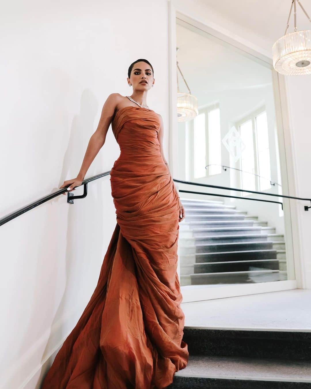 Diipa Büller-Khoslaのインスタグラム：「AND JUST LIKE THAT, CANNES WE ARE BACK 🥰  Tapping into my inner देवी channeling the essence of Goddess Laxmi for my first #cannesfilmfestival red carpet with these divine @pasqualebruni 60ct diamonds selected by @eugeniabruni from her “Goddess Garden” inspired by India and a gorgeously draped gown by @marmarhalim.  My insane team:  Red Carpet with @brut.india  Dress @marmarhalim & Shoes @jimmychoo Jewellery @pasqualebruni Styled @tanghavri Make-up: @tina_derkse using @lakmeindia Hair @franckprovostparis  Photography @natashagillett.art @the_frntal_pr」