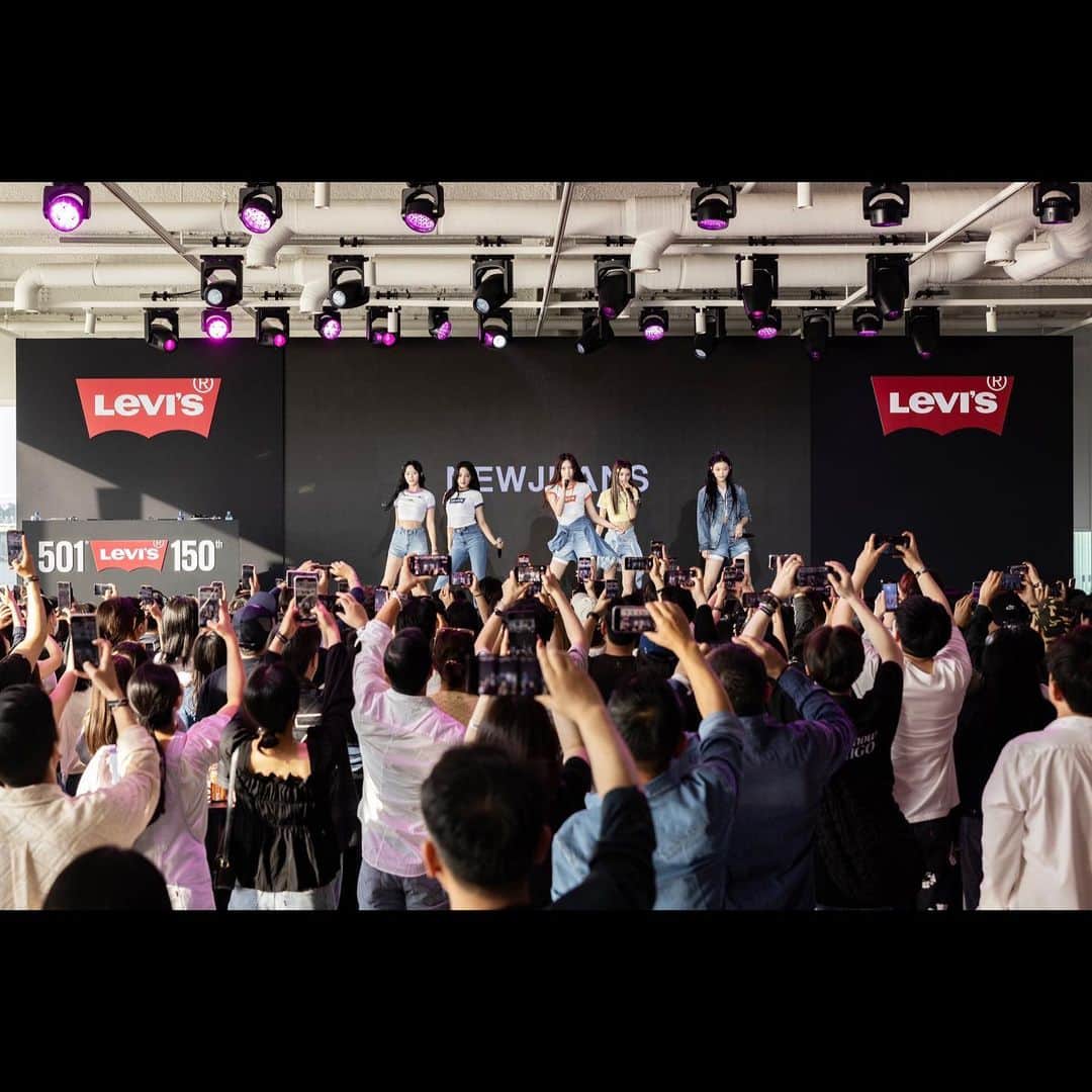 NewJeansさんのインスタグラム写真 - (NewJeansInstagram)「NewJeans @ LIVE IN LEVI'S 👖❤️✨  #NewJeans #뉴진스 #LiveInLevis @levis_korea」5月21日 17時39分 - newjeans_official