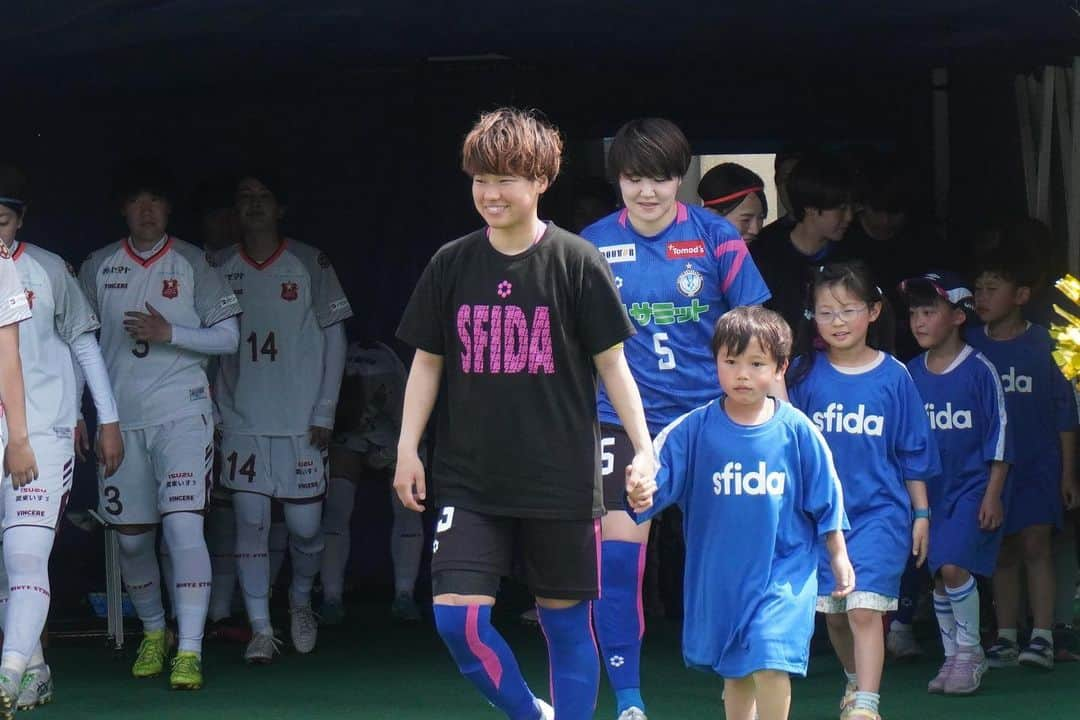 sfidaさんのインスタグラム写真 - (sfidaInstagram)「. #スフィーダ世田谷 × #sfida sfida 『挑戦』MATCH   5/21(日)に開催された、なでしこリーグ1部 スフィーダ世田谷vsバニーズ群馬FCホワイトスター戦にて冠試合を実施させていただきました！  ブースにお越しいただいたお客様、キックターゲットにチャレンジいただいたお客様、誠にありがとうございました！⚽️  sfidaはこれからもスフィーダ世田谷の挑戦を応援していきます！🔥💙  @sfidasetagaya_player  @sfidasetagayafc   #sfidasetagaya #スフィーダ #なでしこリーグ #挑戦  #forthechallenger」5月21日 18時04分 - sfidasports