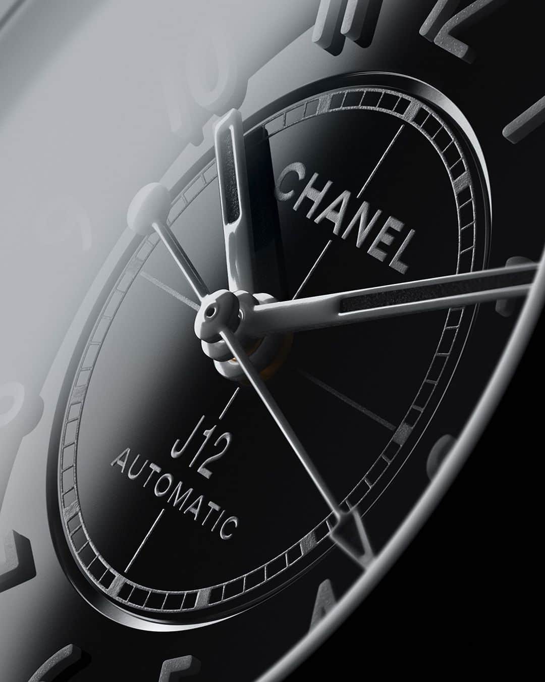 シャネルさんのインスタグラム写真 - (シャネルInstagram)「J12. Style in motion. Created in 2000 with an absolute sense of line, the J12 embodies the CHANEL allure. Discover the icon of 21st-century watchmaking.  Learn more on chanel.com. Link in bio  #J12 #CHANELWatches #ItsAllAboutSeconds」5月21日 18時00分 - chanelofficial