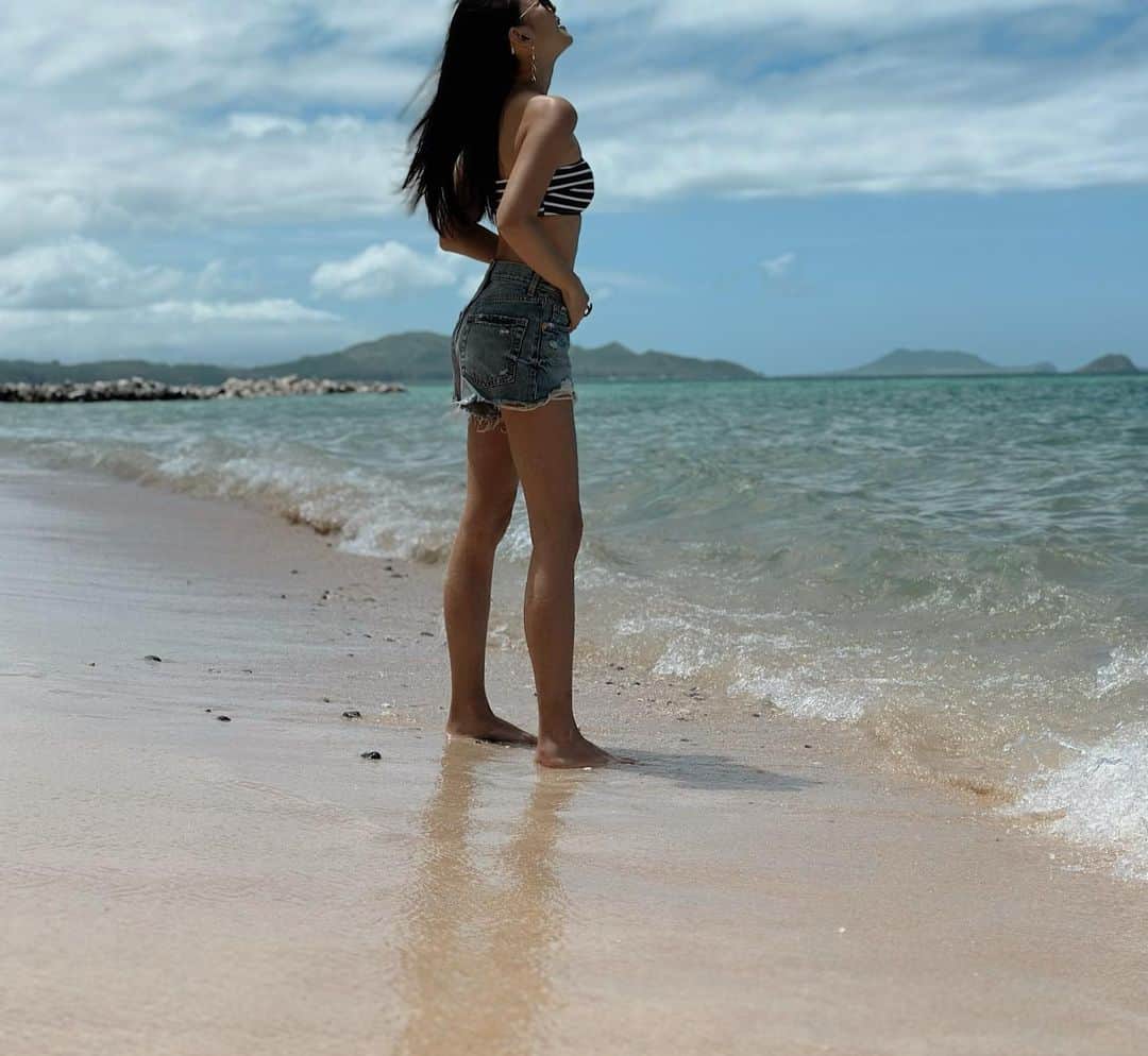 碧井椿さんのインスタグラム写真 - (碧井椿Instagram)「最高の天気に 綺麗な秘密の海🏖」5月21日 9時26分 - vivichan1325
