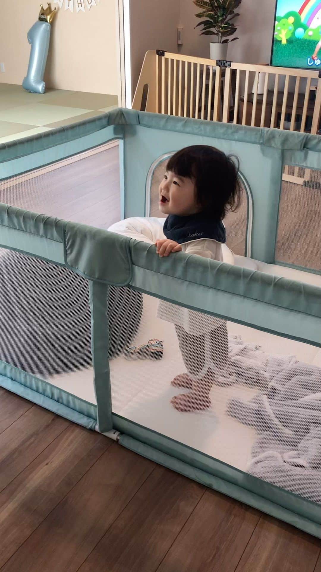 宇都宮まきのインスタグラム：「マラカス2個あったのに１個割れた なんでやろ😂 また100均に買いに行こ💃🕺」
