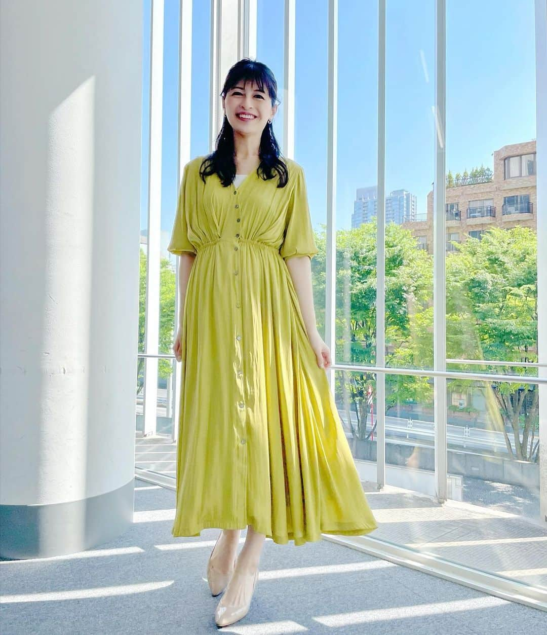 太田景子のインスタグラム：「けさもサンデーLIVEをご覧いただき、ありがとうございました😊💚  都心は日曜日としては4週ぶりの青空！！ やっぱりスカッとはれると気持ちがいいですね〜☺️🙌  今日は台風２号に、梅雨入りに、浅草の三社祭に和菓子にと盛りだくさんでお届けしました🍀🍀🍀  雷門の畳まれた大提灯🏮 エンディングで再登場し皆さんにお届けできてよかった〜😆💦  みなさま、素敵な日曜日をお過ごしください😇」