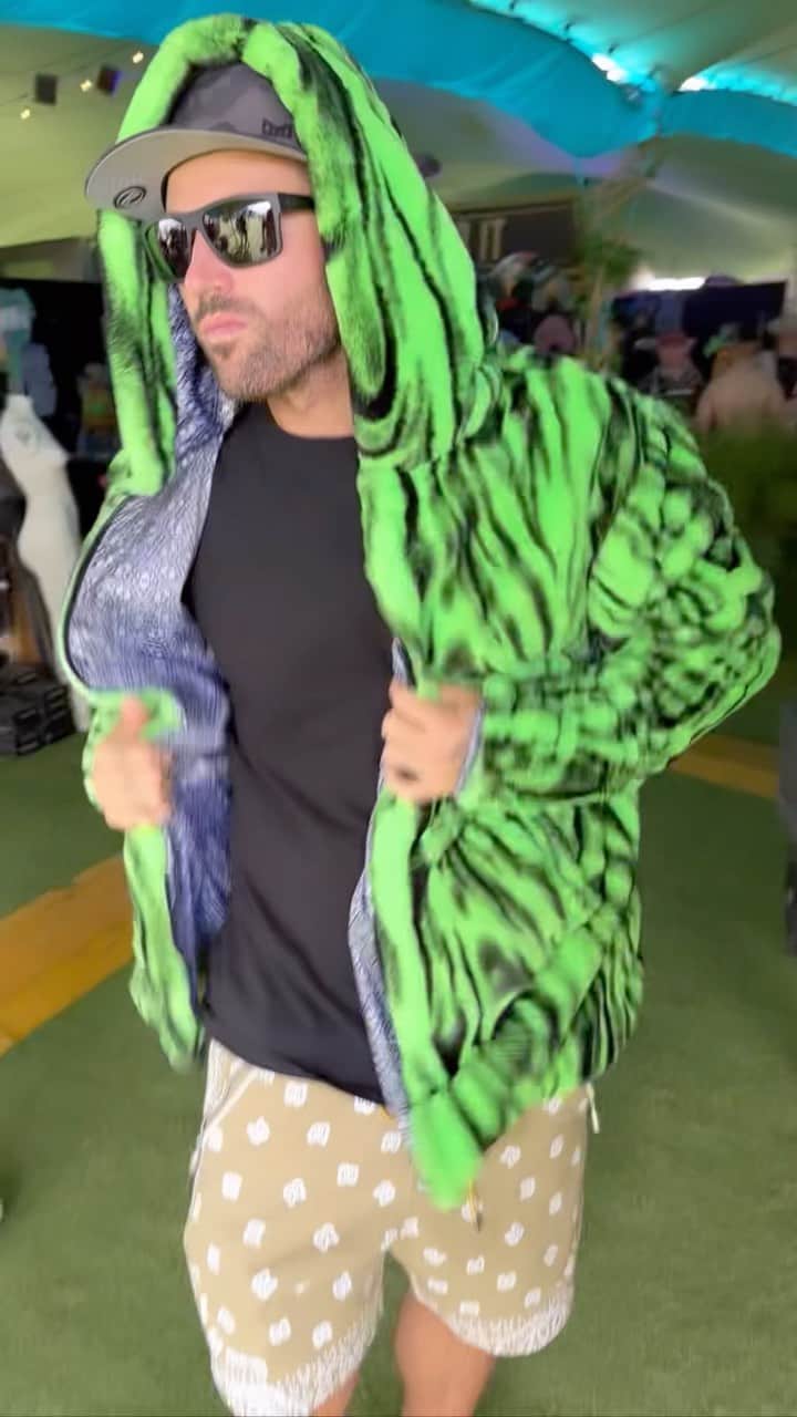 ブロディ・ジェンナーのインスタグラム：「EDC day 1 recap 🤙🏼🍾🎉」