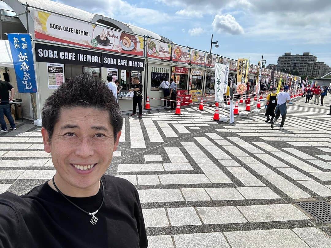 マギー審司さんのインスタグラム写真 - (マギー審司Instagram)「乾麺グランプリ！ 快晴の中ただいまオープンしました♪  みなさん駒沢公園で待ってまーす」5月21日 10時09分 - maggy_shinji33