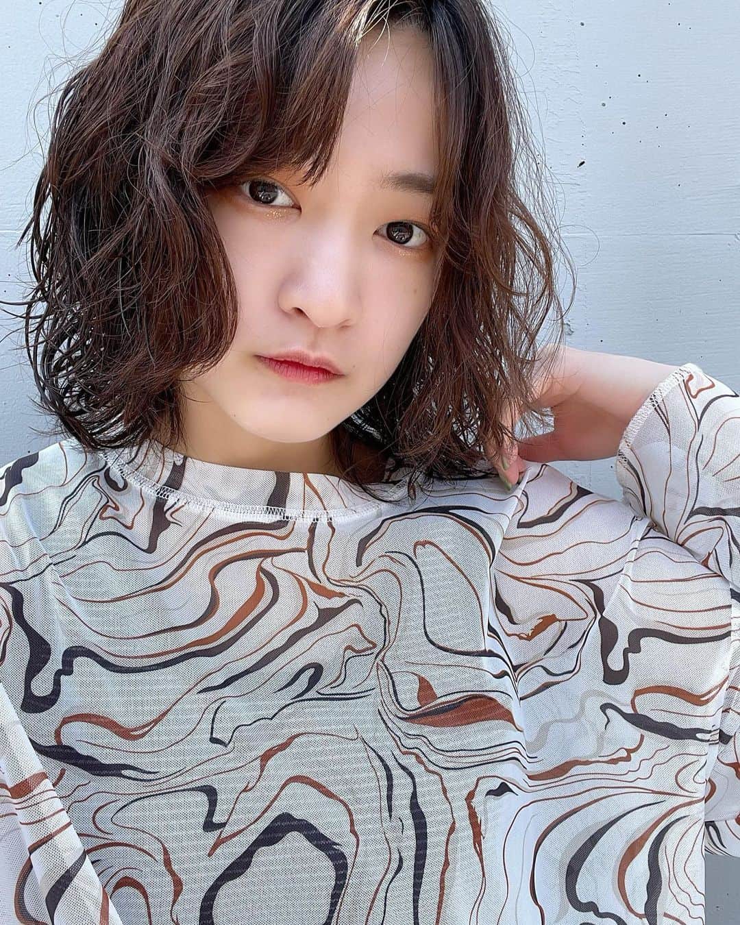 佐藤 渚のインスタグラム：「スタイリング剤　水  #ボブパーマ　#ボブウルフ　#パーマ女子　#簡単アレンジ　#ヘアアレンジ　#ボブウルフパーマ」