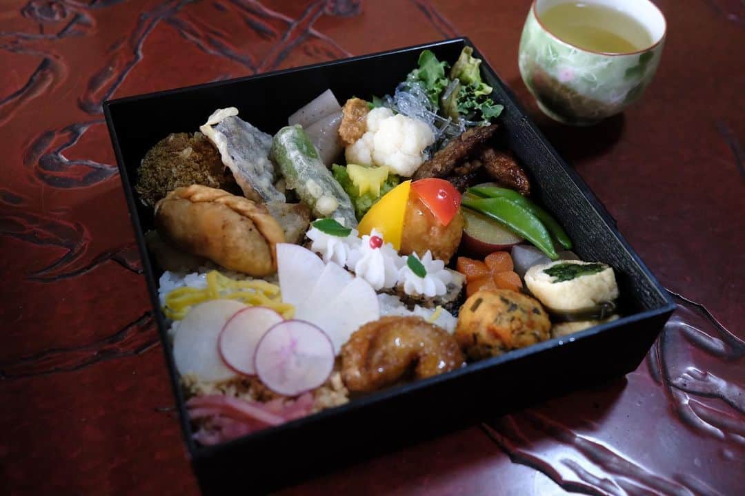 椎名直子のインスタグラム：「こころのこもった  食事をいただいて」