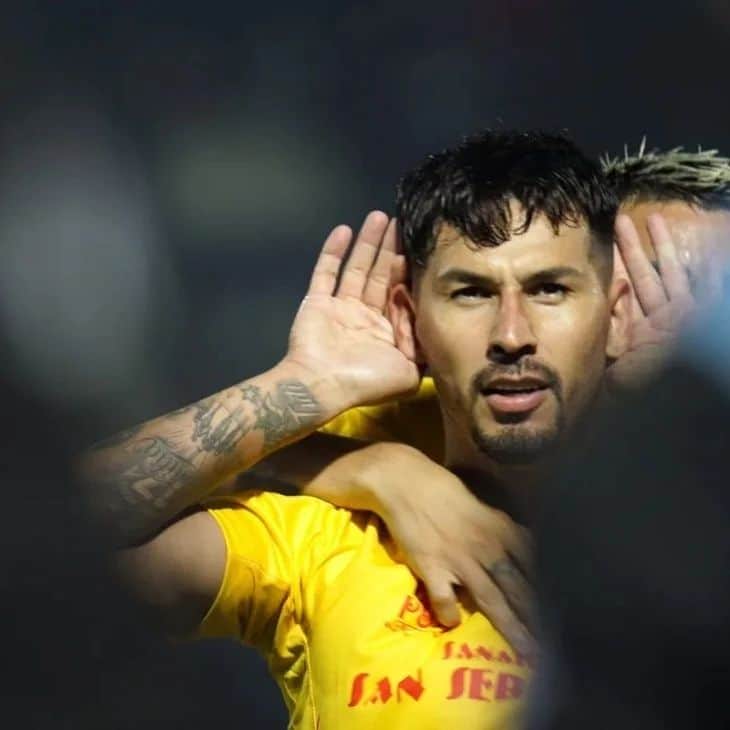 エルナン・ペレスのインスタグラム：「dibuje Román 🤪🤪🤪 ⚽️」