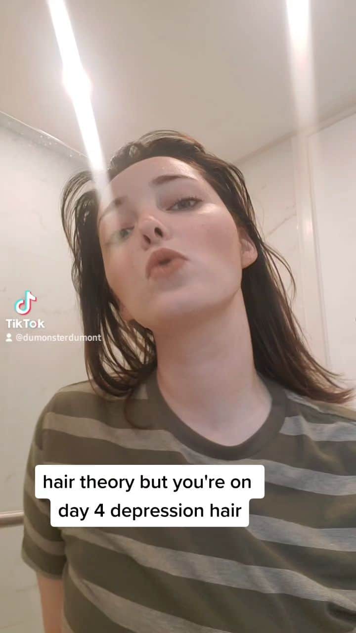 エマ・デュモンのインスタグラム：「She really said Lorna 💚, Emma 🧡, Zoe ❤️ Follow me on tiktok cause imma post dumb stuff like this」