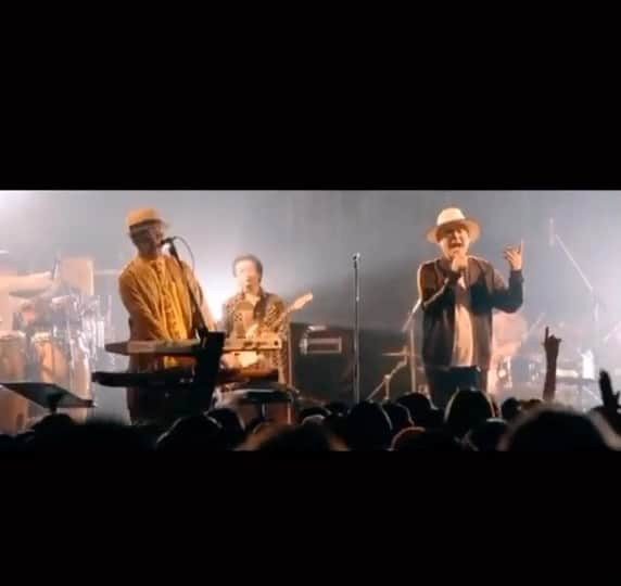 のインスタグラム：「#FLYINGKIDS のライブ映像が新たに公開されました！ SWING-Ox浜崎貴司による楽曲「ファンキースター」 4年前！のSWING-Oの誕生日イベント #45fes の時のものですw 場所は恵比寿リキッドルーム！いやあ盛り上がったなぁ、、、  そんなFLYING KIDSは現在マンスリーライブツアー中です 次回は6/3の千葉は柏です！！ 是非どこかで目撃してくださいねw  FLYING KIDS 2023 MONTHLY LIVE TOUR 「FunKでしか言えない本当の事がある」 ■6月3日（土） at 千葉県柏市 livehouse DOMe Kashiwa  ■7月21日（金）  at 群馬県高崎市 CLUB Jammers  ■8月19日（土）  at 栃木県宇都宮市 HEAVEN'S ROCK Utsunomiya VJ-2  チケット発売中！ 詳細はこちら http://fk6.jp/ @flyingkids.official   フル尺はこちら https://youtu.be/TgshnR69baU」