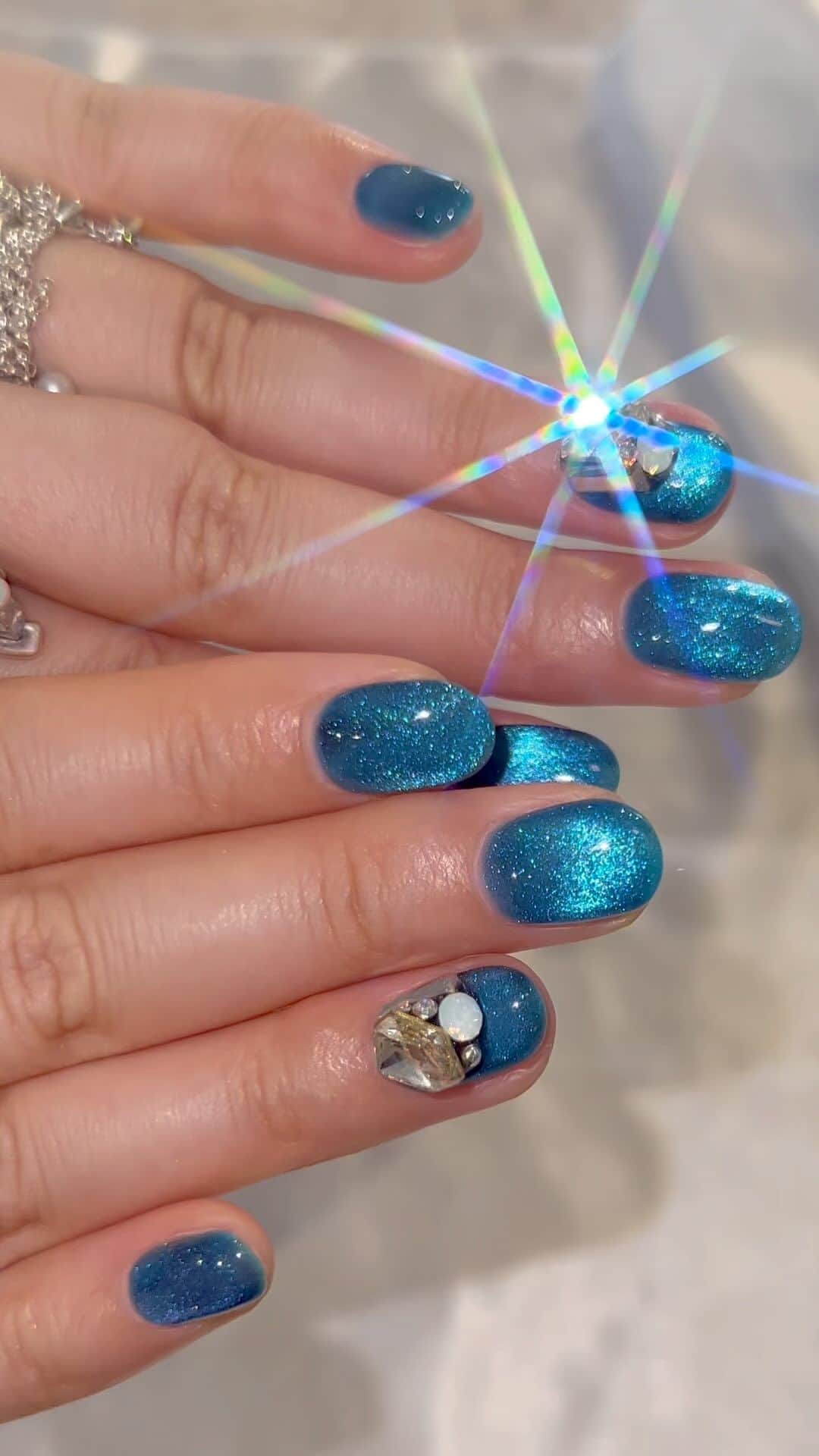 ネイルサロンレネのインスタグラム：「. ◻︎奥行きmagnet🧲💎 ⁡ design by @renee_mai.213  ⁡ @leafgel_premium  Space Opera Faraway💎 Light Blue 55 ⁡ Farawayシリーズはとにかく 奥行きやばいです♡ ⁡ ⁡ ⁡ Renée 梅田店 2023年1月18日(水) 📢拡張リニューアルオープン！📢 移転先→ 530-0027 大阪府大阪市北区堂山町1-2 R&Eビル3階 ⁡ ⁡ Renée公式LINE ───────  【@bos7903t】←※@から入力🔍 ⁡ メニューに迷った方やご相談は LINEにて受け付けております。 ⁡ リピート率95% TV.メディア出演 スタッフ全員資格保持者 カラー300種類以上 パーツ1000種類以上 雑誌掲載デザイン多数 ⁡ ▶︎▶︎▶︎初回クーポンご利用頂けます ￣￣￣￣￣￣￣￣￣￣￣￣￣￣￣￣ ご予約はプロフィールTOPのリンク内 URLをご利用下さい。 ⁡ ⁡ #nail#ネイル #大阪ネイルサロン#梅田ネイルサロン#ビジューネイル#おしゃれネイル#お洒落ネイル#シンプルネイル#きれいめネイル#大人ネイル#上品ネイル#美フォルムネイル#美フォルム#ハイクオリティフォルム#ちゅるんネイル#フィルイン#マグネットネイル」