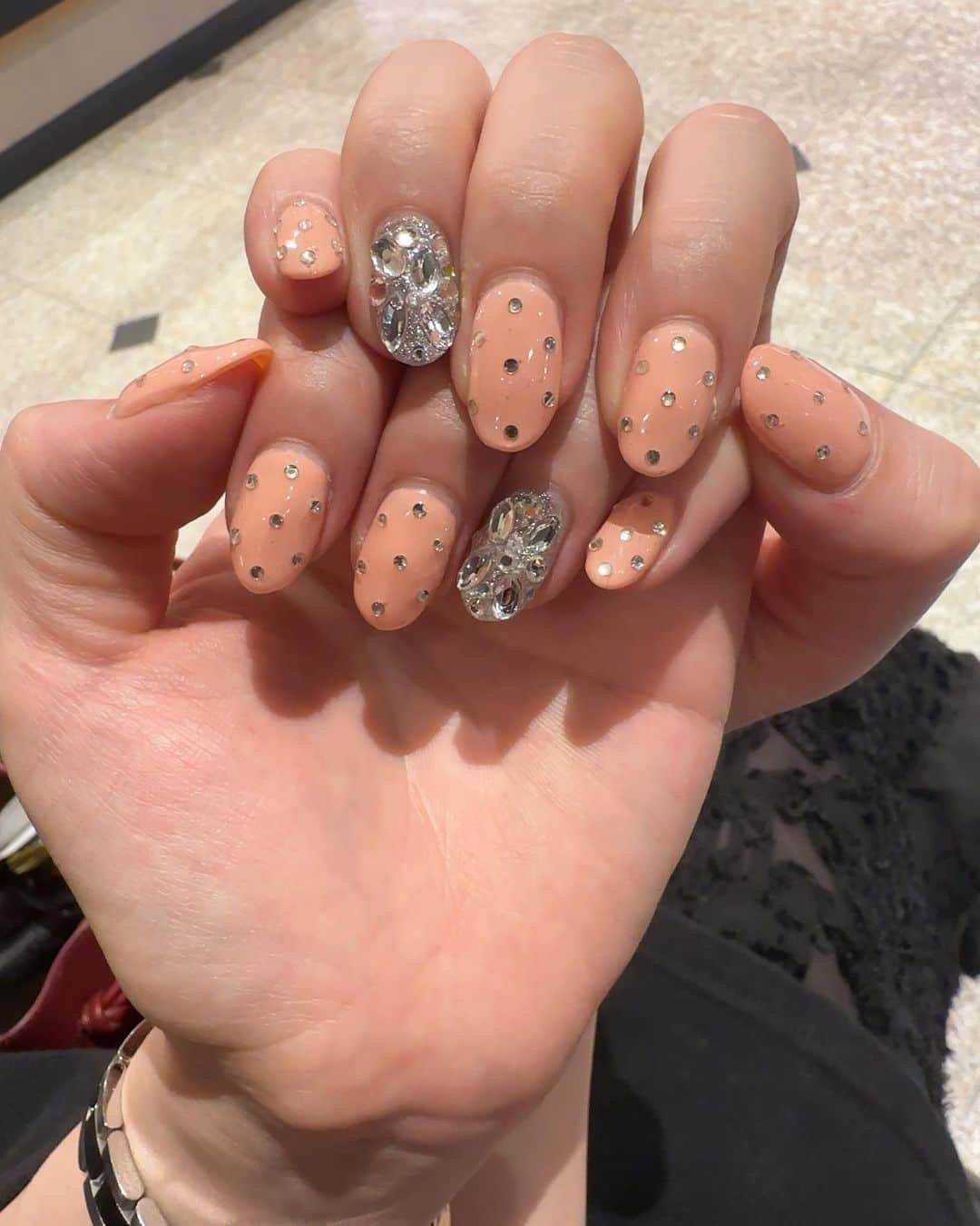 黒田絢子のインスタグラム：「🆕nails💅 可愛いお気に入りの色だ🩰🤍  #ネイル #nail #nailart #ジェルネイル #nails #ネイルデザイン #美甲 #네일 #指甲 #ピンクネイル」