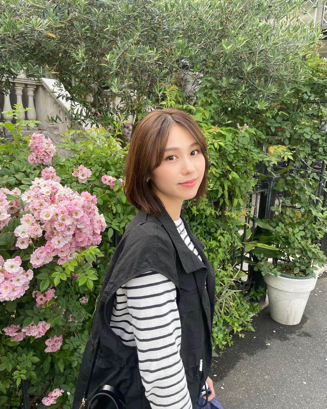 荒川真衣さんのインスタグラム写真 - (荒川真衣Instagram)「弟が福井から遊びに来てて一緒に カットしてきましたー💇‍♀️ 伸ばしててやっと切れたからとーっても嬉しい🩵🤍 るんるん！」5月21日 10時41分 - mai_konchu