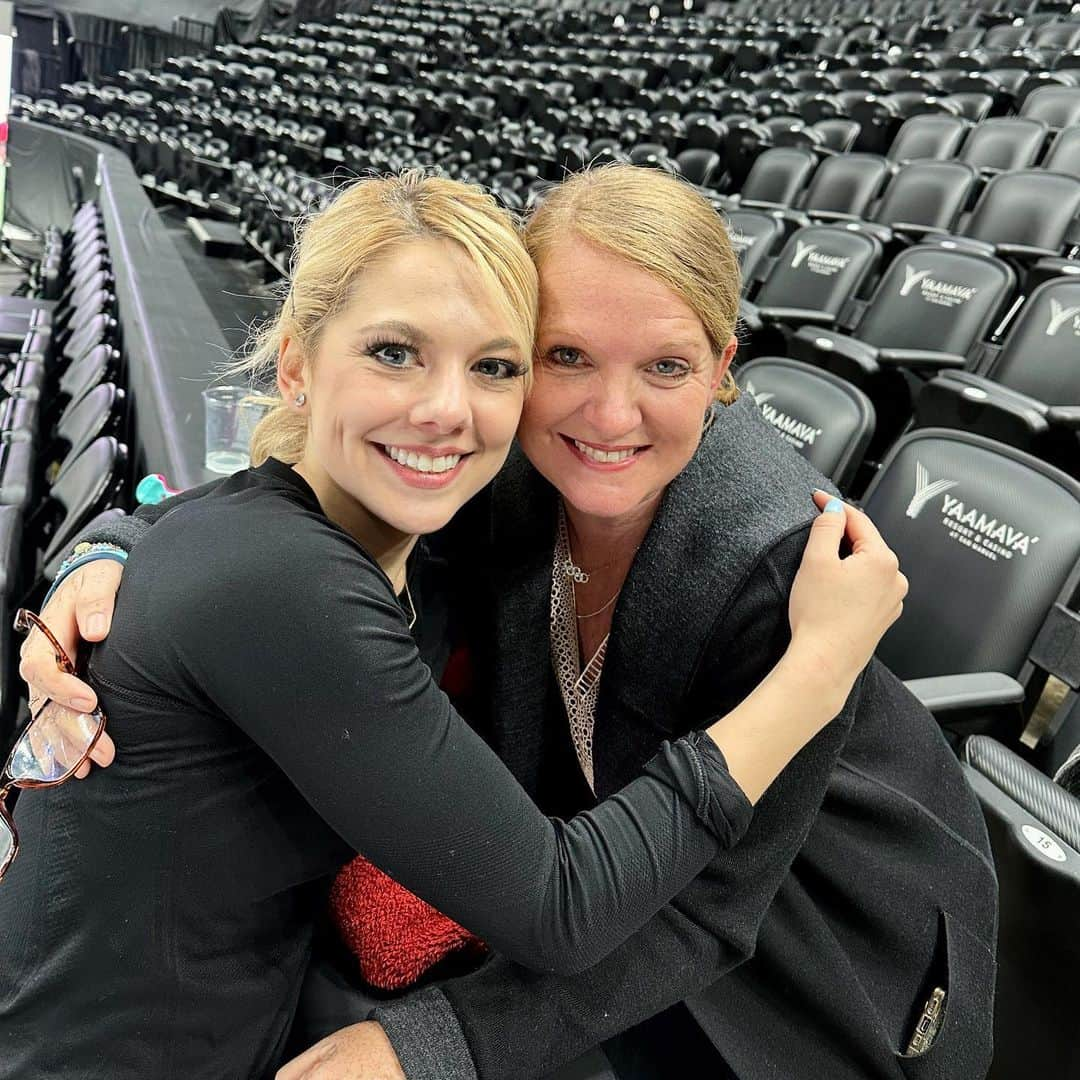 アレクサ・シメカさんのインスタグラム写真 - (アレクサ・シメカInstagram)「Jenni 🧡 #soifamily」5月21日 10時46分 - alexa_knierim