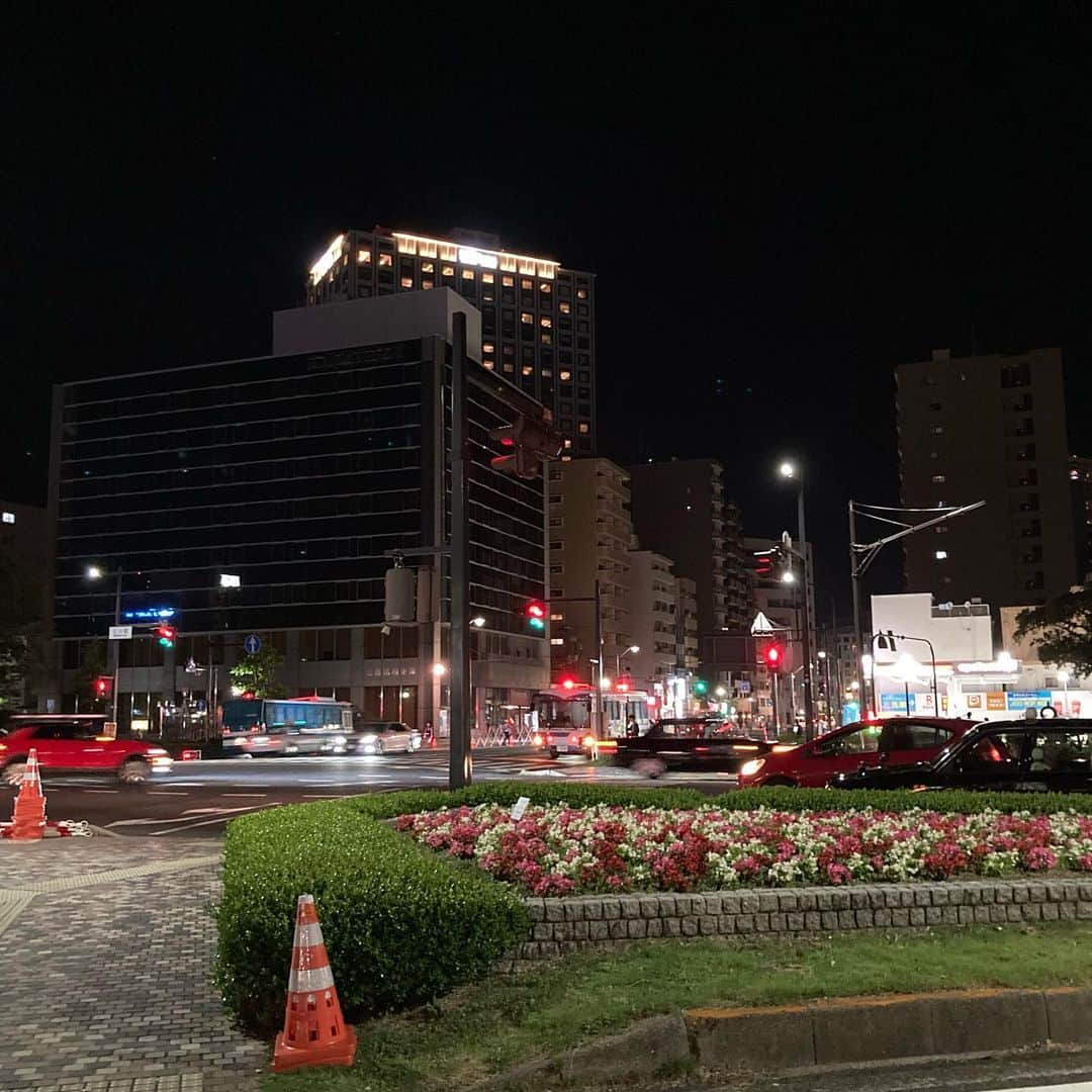 田中和さんのインスタグラム写真 - (田中和Instagram)「厳戒態勢の広島、とても素敵なLiveになりました！来てくれた皆々様ありがとうございました〜  打ち上げはゼットンで沢山振舞ってくれました！ 関わってくれた皆さま素敵だし、新箱のSix One 最高だし、サミットからのZ大統領の訪問日と被って3万人の警察に見守られてるし〜 忘れられない広島になりました！ また来ます‼️  #勝手にしやがれ  #sixone   #フジヤマ   #ゼットン」5月21日 10時55分 - kazz620