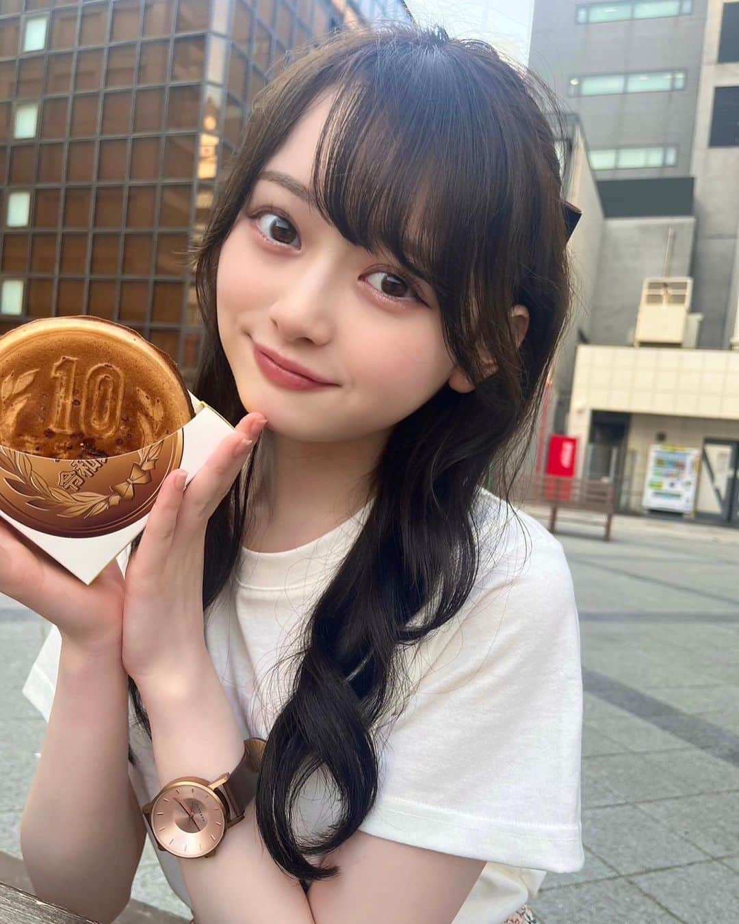 高比良由菜さんのインスタグラム写真 - (高比良由菜Instagram)「・ 念願の10円パン🍞  歩いてたらたまたま見かけて つい買っちゃいました🤤💛  (久々に午前投稿した！♡)  ∴∵∴ ୨୧ ∴∵∴ ୨୧ ∴∵∴ ୨୧ ∴∵∴ #高比良由菜#06#sjk#10円パン」5月21日 10時56分 - yuna_takahira_official