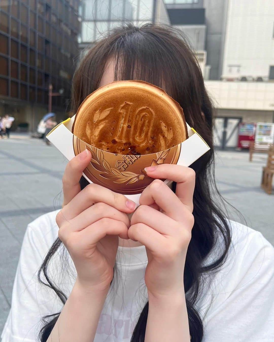 高比良由菜さんのインスタグラム写真 - (高比良由菜Instagram)「・ 念願の10円パン🍞  歩いてたらたまたま見かけて つい買っちゃいました🤤💛  (久々に午前投稿した！♡)  ∴∵∴ ୨୧ ∴∵∴ ୨୧ ∴∵∴ ୨୧ ∴∵∴ #高比良由菜#06#sjk#10円パン」5月21日 10時56分 - yuna_takahira_official