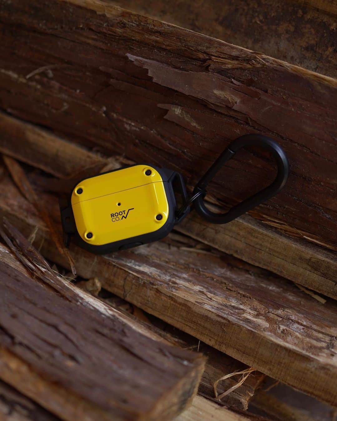 ROOT CO. Designed in HAKONE.さんのインスタグラム写真 - (ROOT CO. Designed in HAKONE.Instagram)「. GRAVITY Shock Resist Case Pro. for AirPods Pro 1/2 (Yellow)  ※AirPods Pro（第一世代）・AirPods Pro（第二世代）用のみの展開です。  #root_co #rootco #shockresistcasepro #airpods #airpodscase」5月21日 10時52分 - root_co_official