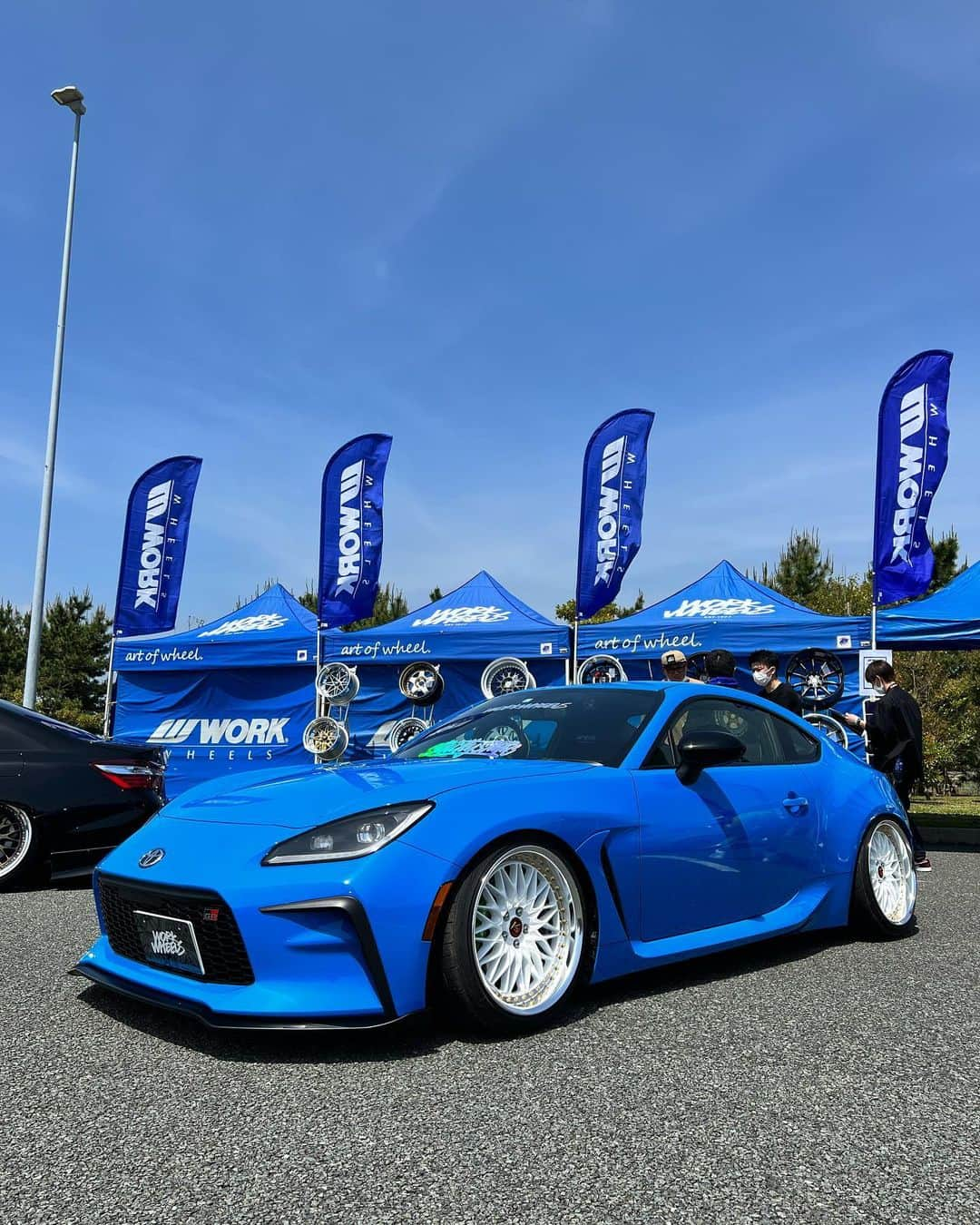 WORKさんのインスタグラム写真 - (WORKInstagram)「Stancenation Japan in Yamaguchi today!🥳 with Limited Edition WORK Equip 03 in Brut Silver (BSL) and Antic Gold Cut Clear (AGP) #artofwheel #workwheels #stancenation」5月21日 11時22分 - workwheelsjapan