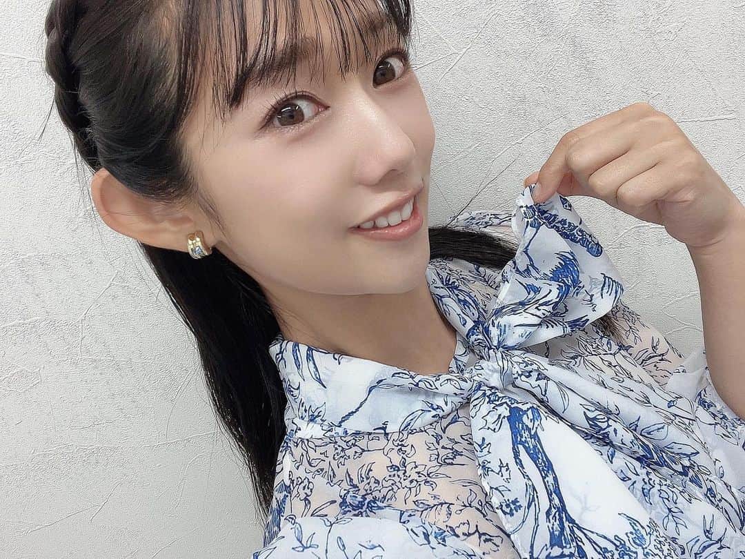 堀江聖夏のインスタグラム：「⌇良い週末を過ごしてね♡ ⁡ 毎週日曜日はBS日テレ「汐留TV!」 22:54〜です𓂃 🪐 ⁡ @wildlily_daikanyama の ワンピース、どれも可愛くて いつもどれにしようかな〜と 迷ってオープニングの衣装は首に リボンがあるお洋服にしました🤍 ⁡ ⁡ 今日は実は楽しみなことが あるんだ〜うふふ☺️ みなさんが楽しみにしてることは ありますか〜？おしえてね♡ ⁡ ⁡ ________________________________ #汐留TV #Spring #Blue #リボン #ワンピース #骨格ウェーブ  ⁡」