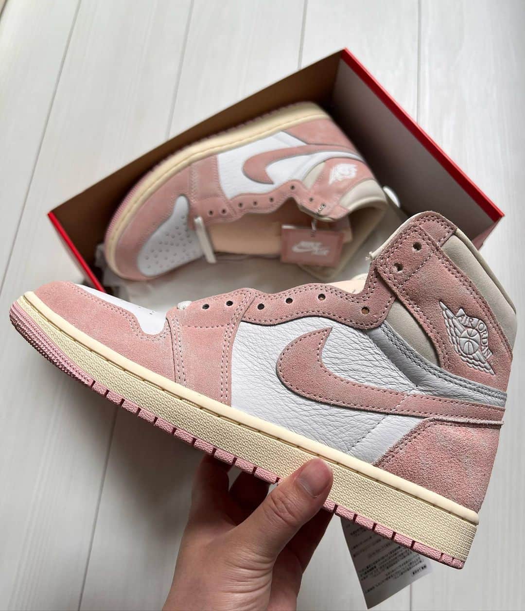 岩崎藍のインスタグラム：「. .  NIKE WMNS AIR JORDAN 1 HIGH OG "PINK DENIM" . .  #jordan1 #airjordan1 #aj1 #jordan #jumpman  #jordan1club #sneakers #sneakerheads #sneakergallery #sneakerfiles #sneakerstylejp #sneakersaddict #sneakerness #sneakergallery #sneakercon #sneakerporn #sneakerholics」