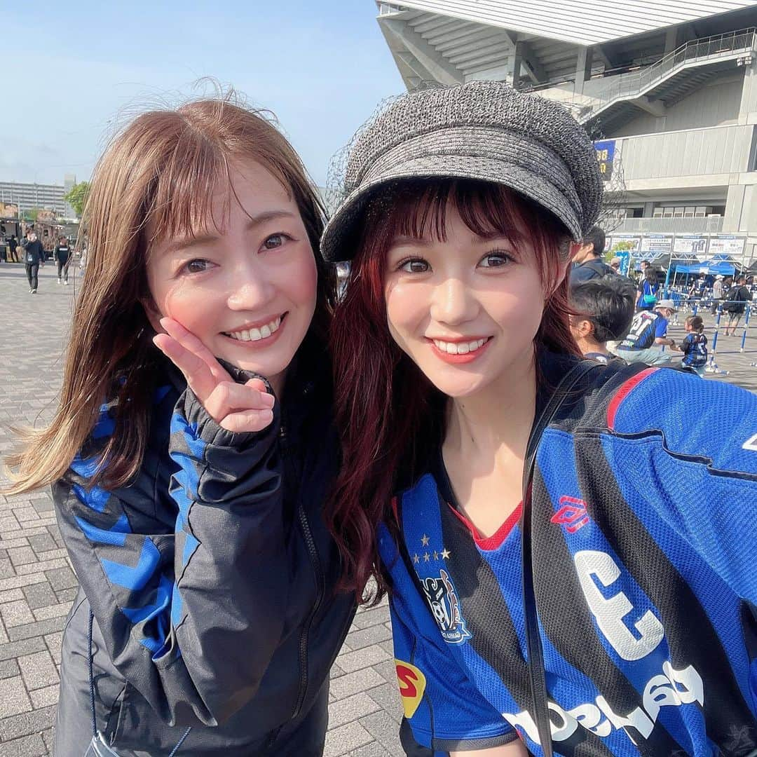 蒼井ちあきのインスタグラム：「▶︎ﾊﾟﾅｿﾆｯｸｽﾀｼﾞｱﾑ吹田  大好きなさち先輩と 可愛い可愛いｶﾞﾝﾊﾞｶﾞｰﾙの JURIちゃんRINAちゃん໒꒱  #ガンバ大阪 #ガンバガール #ガンバチア #ガンバサポ #jリーグ #ユニフォーム女子 #サッカー観戦 #モフレムデー #大阪 #サッカー #j撮り #サポーター」