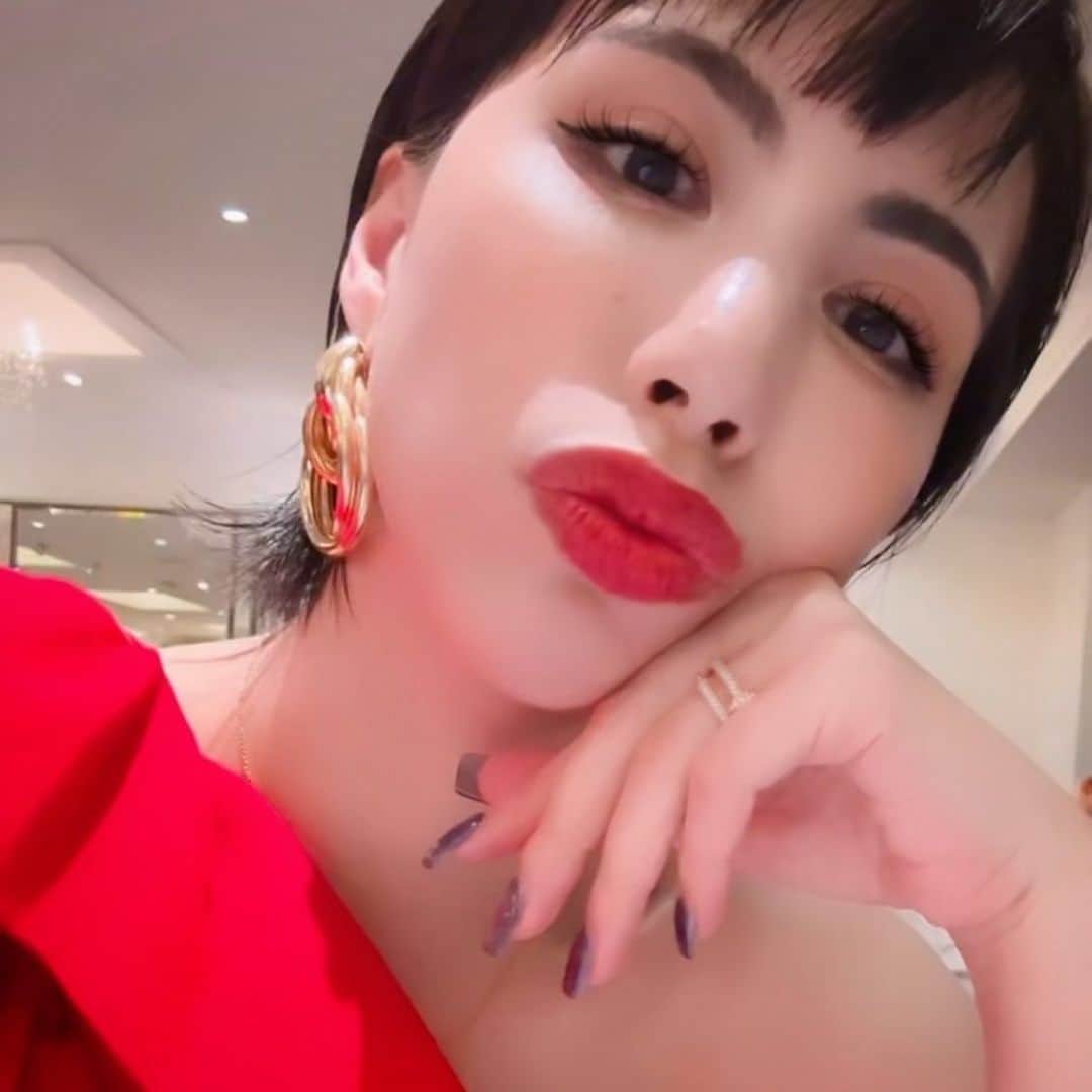 のインスタグラム：「. 💋」