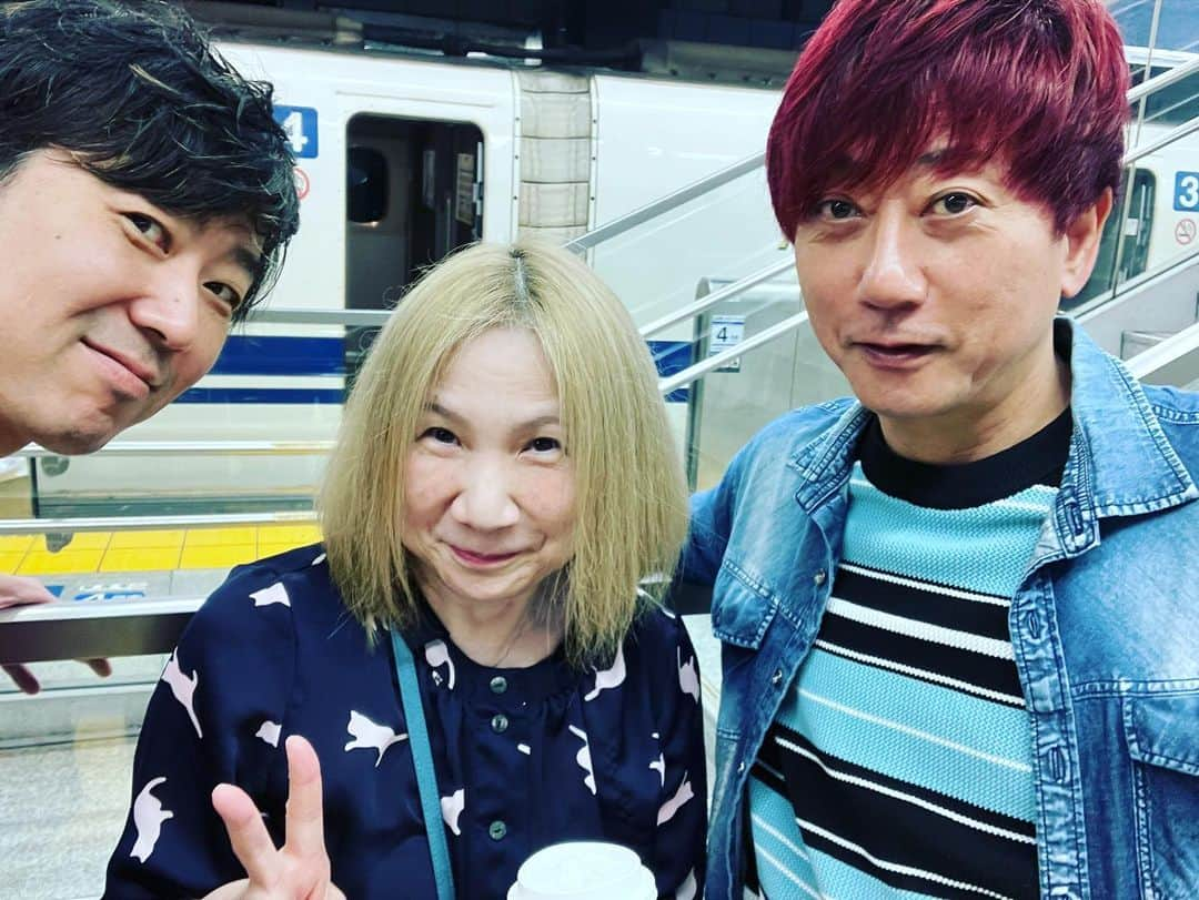 新居昭乃さんのインスタグラム写真 - (新居昭乃Instagram)「大阪へ向かっていますー。 お天気良くてよかった☀️  わくわく。。♡🌱」5月21日 11時52分 - akinoarai