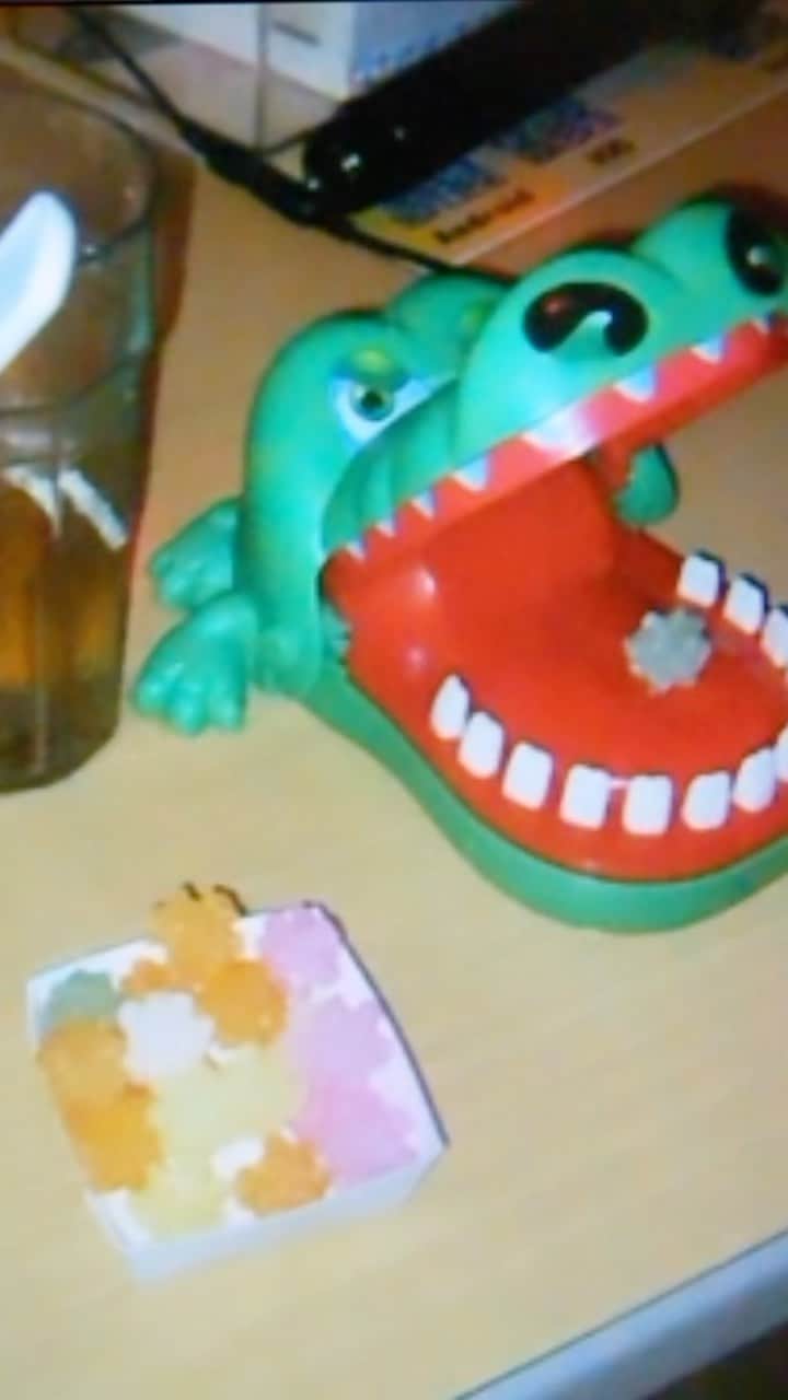 長澤メイのインスタグラム：「😆🤣🫶✨🌼💓🐊 #笑う門には福来る #カラオケ  movie by @bluewoodsmonkey」