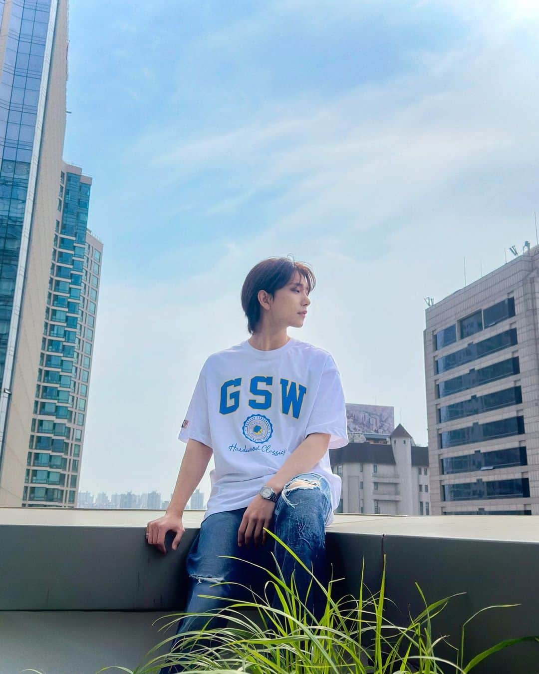 ジョシュアのインスタグラム：「NBA 🏀💙 #NBA #NBASTYLE #광고」
