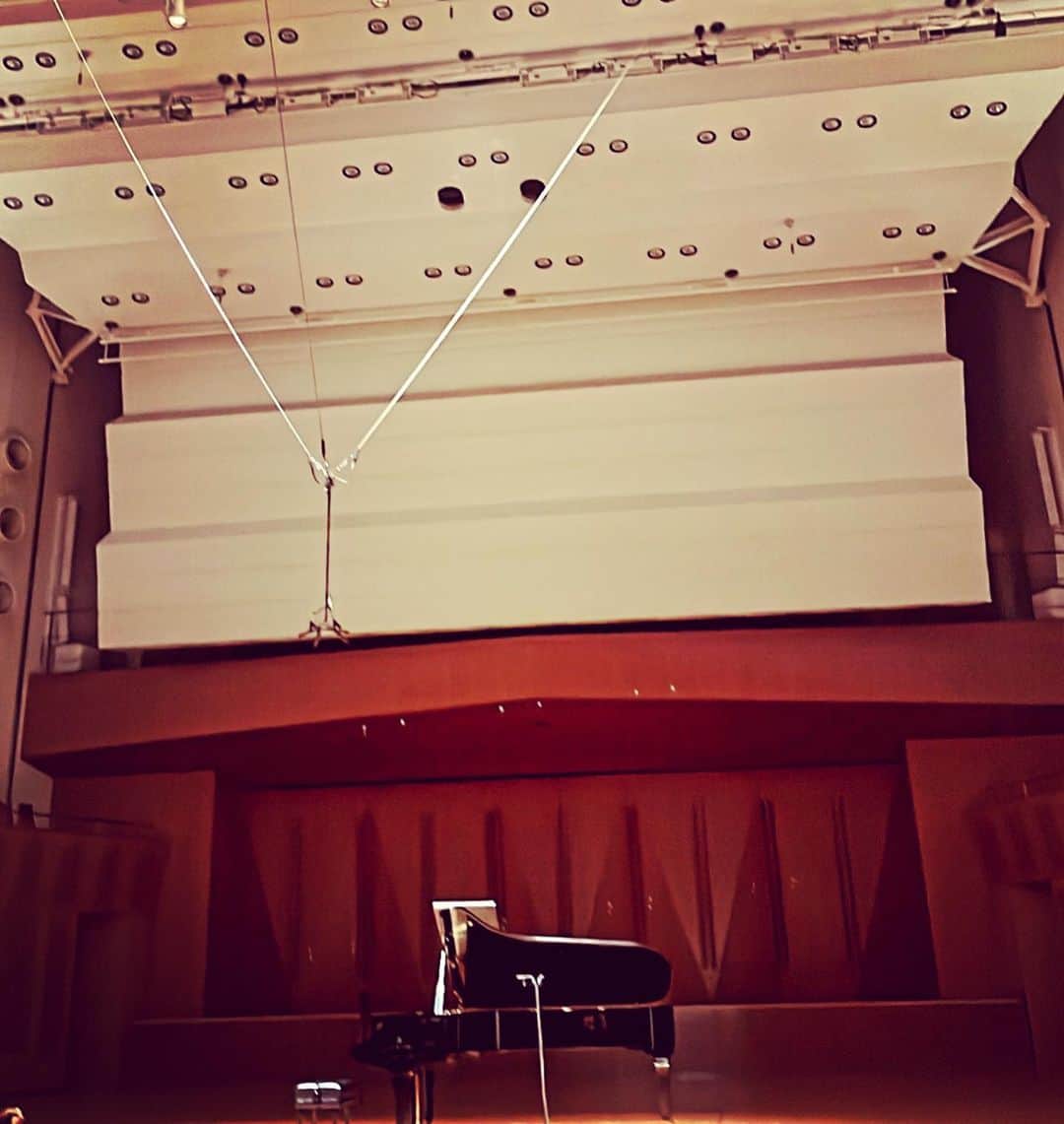 アリスさんのインスタグラム写真 - (アリスInstagram)「若林顕さんの音のシャワー🫧🚿✨🫧🫧✨✨🚿🫧 🫧🫧🫧🫧🫧✨✨🚿✨✨🫧🫧🫧✨✨  #クラッシック　#東京芸術劇場 #クラシックピアノ #音楽#芸術#文化#ピアニスト#クラッシックピアニスト #リサイタル　#若林顕　#魔弾のピアニスト」5月21日 12時11分 - alice_official1207