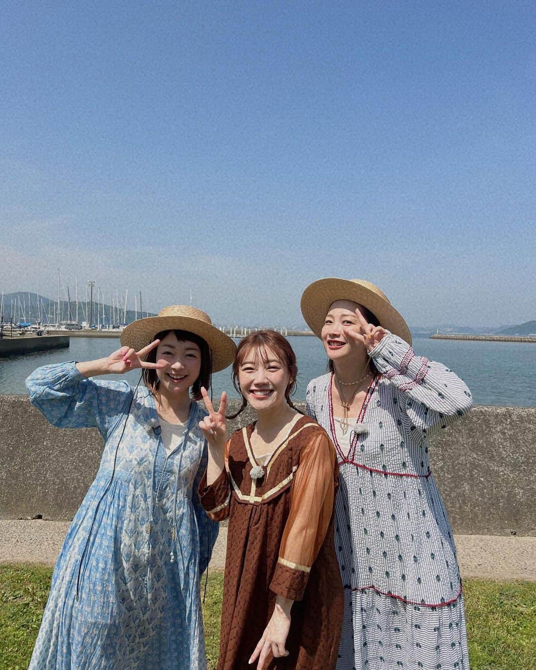 中上真亜子のインスタグラム：「今年初のバーベキューしたよ🍖  このあと 13:57 からの RKB日曜もタダイマ!で @koyuki2 と @kurorisa_14 との 3人バーベキューがオンエアされるよ🍻  バーベキューが大好きなわたし🕺 今回 #まあこバーベキュー23 という企画が生まれ この2人を迎えて第一弾をお届けします🫶  見事なペースでジムビームハイボールを飲み進め 無事に気持ちよくなってお昼寝してた小雪さん☺️  写真を見返すとやっぱり途中から顔がへべれけに なって行ってたのがわかるね🐒🍺🌻  このあとお家に居る方は是非みてくださーい🍻 #今年もジムビームのアンバサダーになりました☺️🫶嬉」