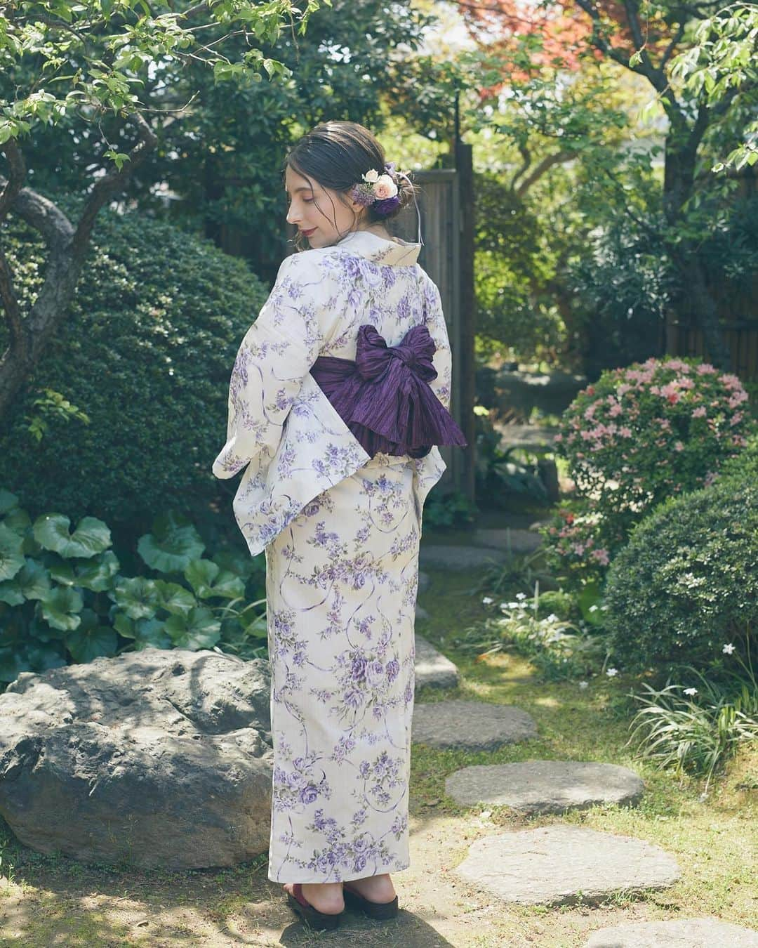 maisondefleur_pressさんのインスタグラム写真 - (maisondefleur_pressInstagram)「. ＼WEB先行予約完売した人気浴衣！／  2023 YUKATA Collection  " Maison de FLEURが恋した日本の夏 " をテーマにした新作浴衣が登場👘✨  バラの花と日本でも馴染みのあるカタバミの花。 ポイントにリボンを組み合わせた Maison de FLEURのオリジナル柄💐  花火大会やお祭りはもちろん、 お茶会や特別な日にぴったり♪  艶やかな花を咲かせる浴衣で 華やかに気分を上げておでかけしませんか？  .................................  ■販売詳細 ＜先行予約販売＞ ・好評につき完売  ＜通常販売＞ ・6/8(thu)20:00～販売 　公式通販ストライプクラブ、ZOZOTOWN  ・6/9(fri)～販売 　全国ショップ  ■商品詳細 ・フレンチローズ浴衣 　￥12,100(taxin) /Pink,Purple 　浴衣＆帯の2点セット  #maisondefleur#メゾンドフルール#フルール #可愛い浴衣#おでかけコーデ#夏祭り#祭り #お茶会コーデ#花火大会#浴衣ヘアアレンジ #ゆかた#ゆかた女子#浴衣#浴衣女子 #浴衣美人#浴衣コーデ#浴衣デート #浴衣ディズニー#浴衣コーディネート #yukata#夏まつり#kawaii」5月21日 12時13分 - maisondefleur_press